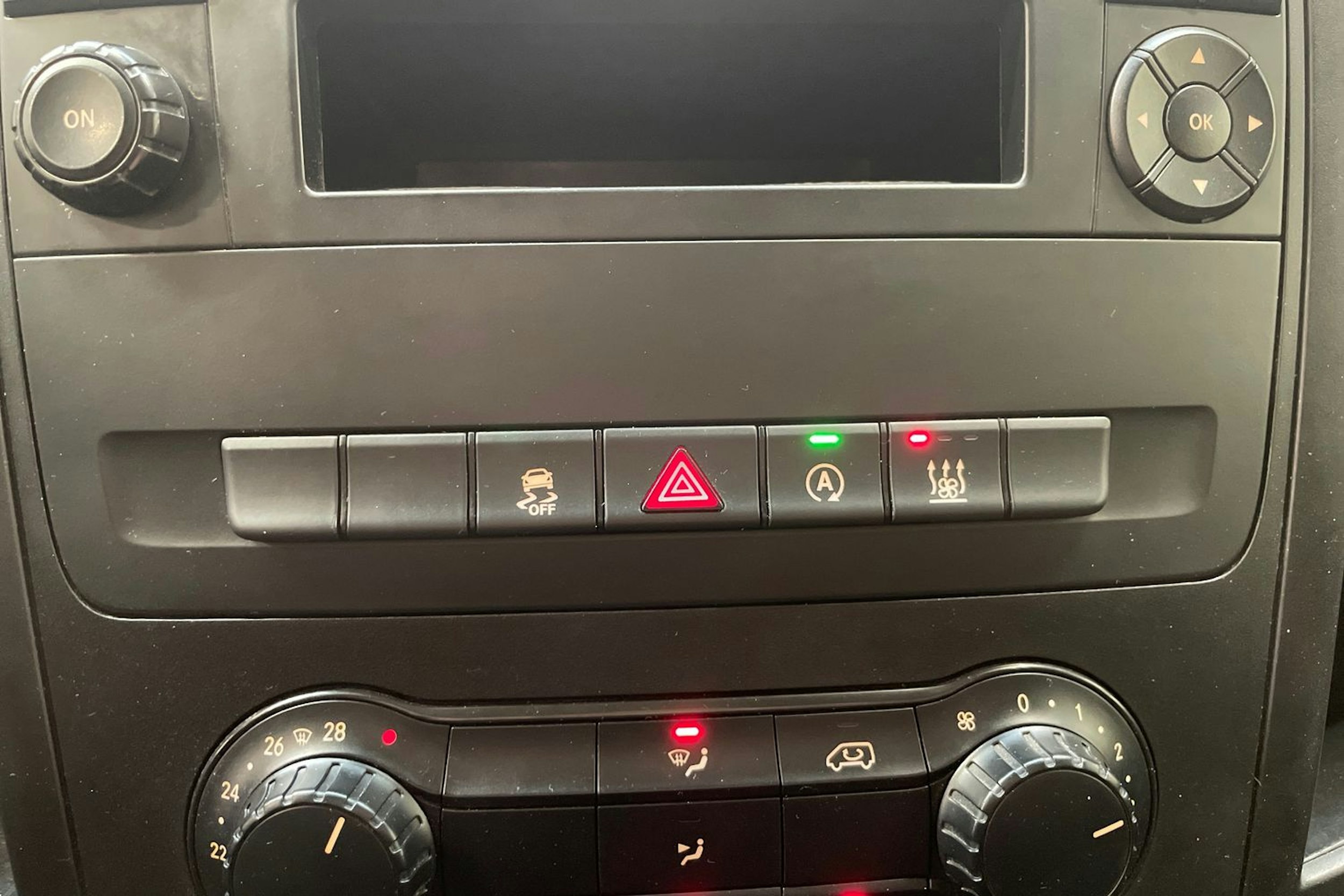 valkoinen Mercedes-Benz Vito 2020 kuva 25.