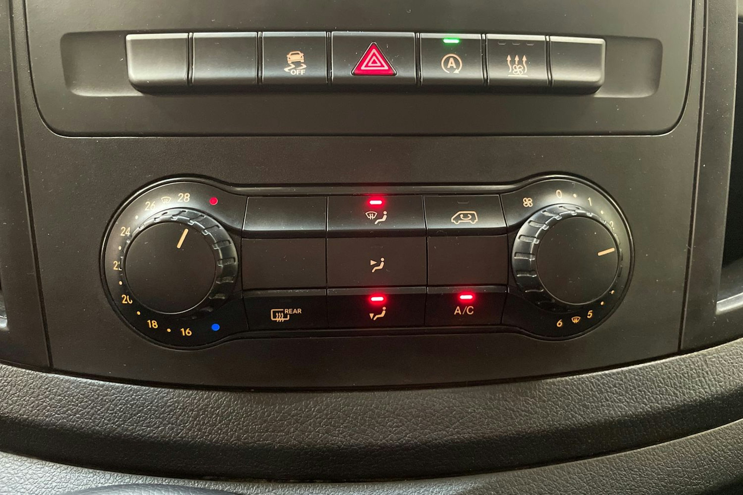 valkoinen Mercedes-Benz Vito 2020 kuva 26.