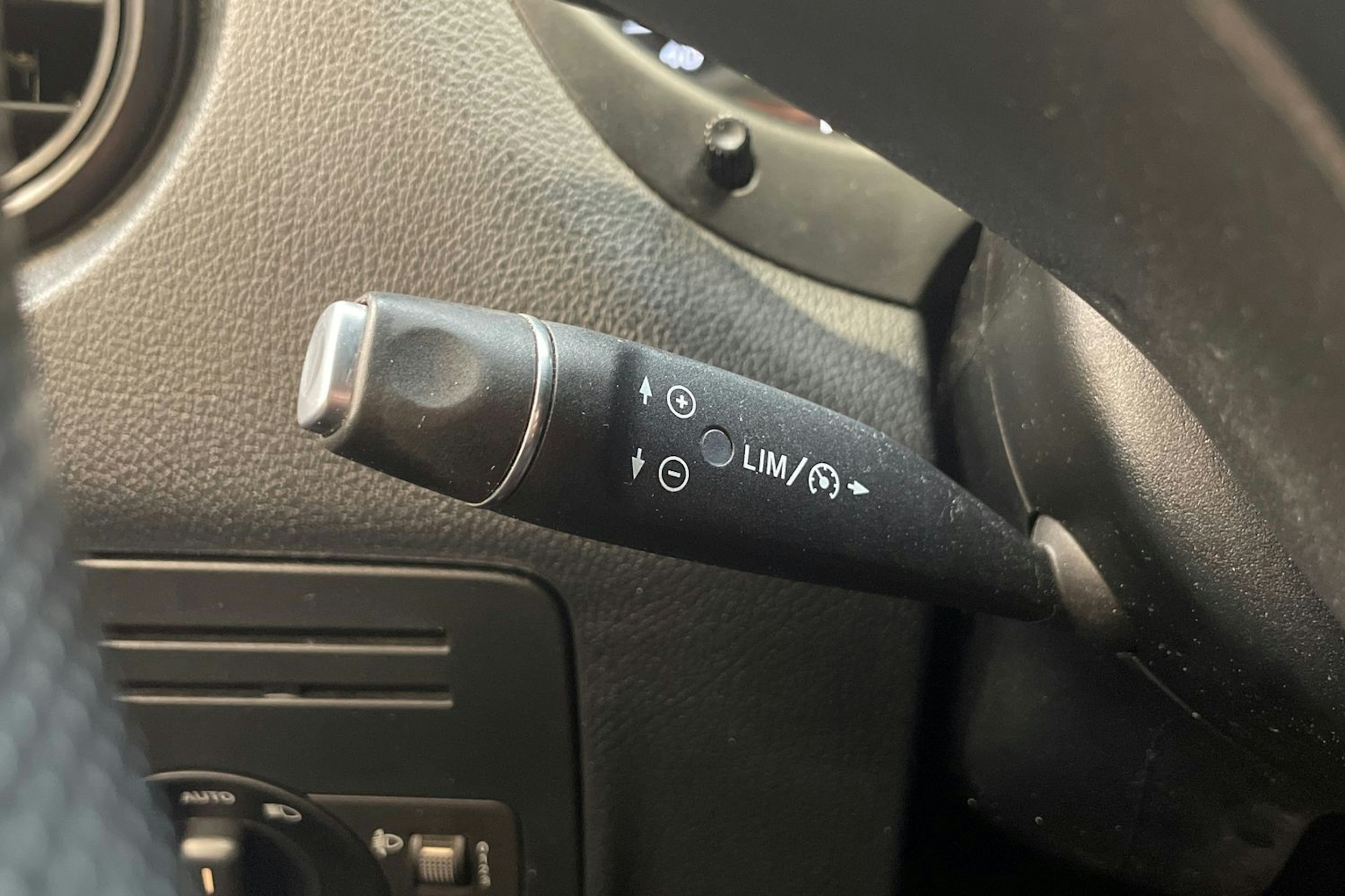 valkoinen Mercedes-Benz Vito 2020 kuva 27.