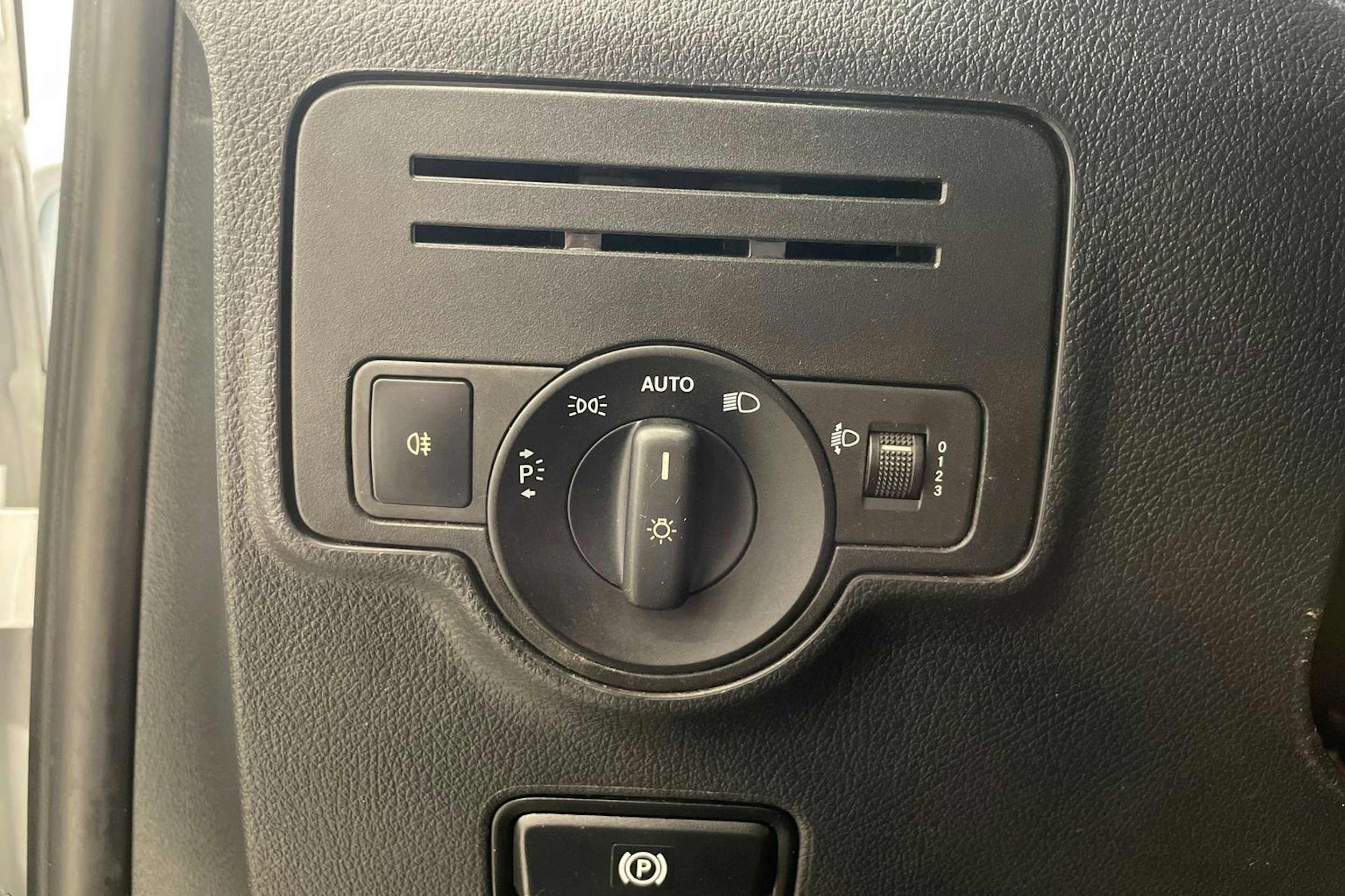 valkoinen Mercedes-Benz Vito 2020 kuva 28.