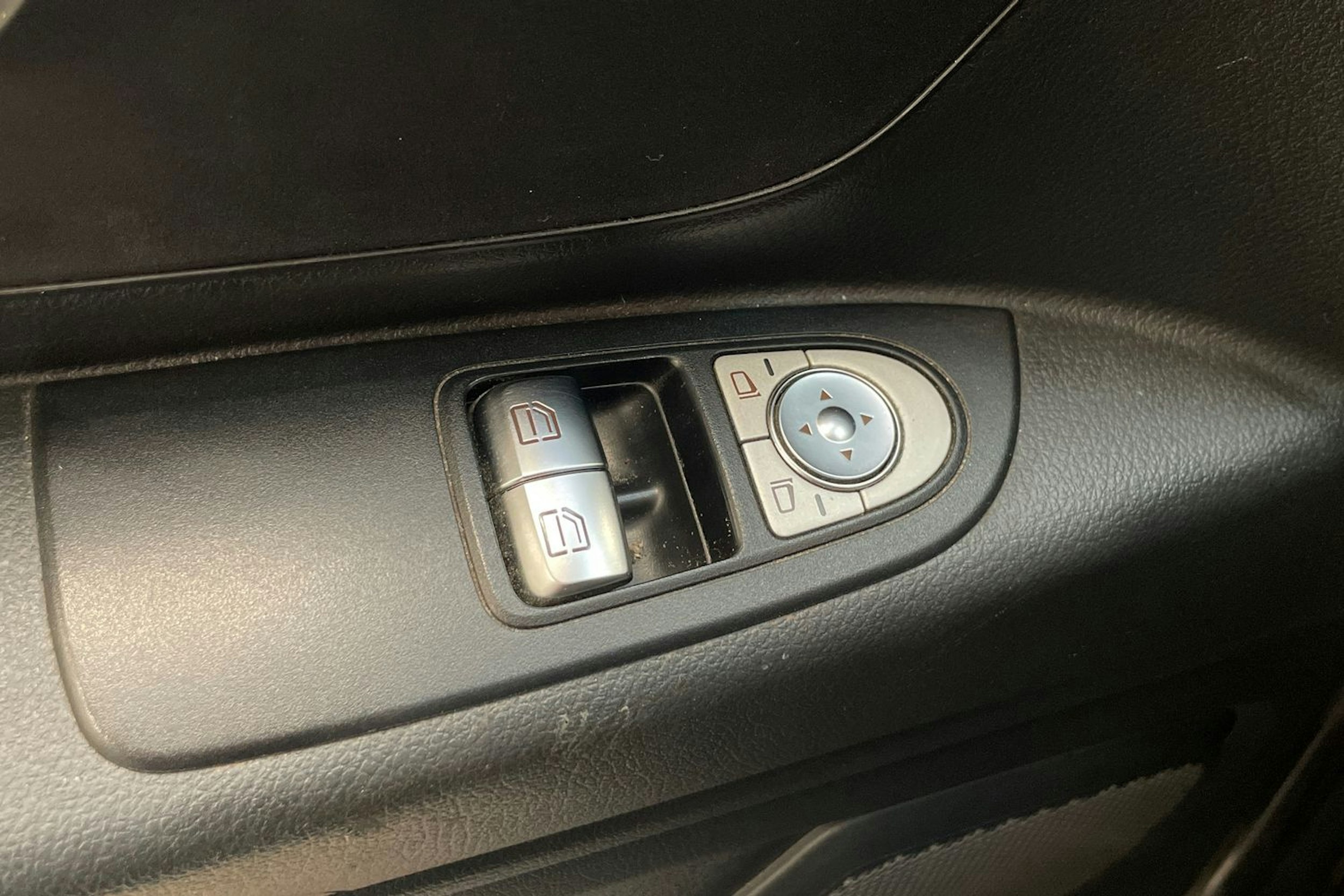 valkoinen Mercedes-Benz Vito 2020 kuva 29.