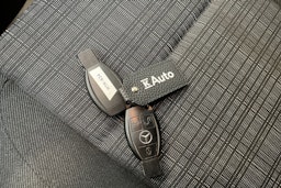 valkoinen Mercedes-Benz Vito 2020 kuva 31.