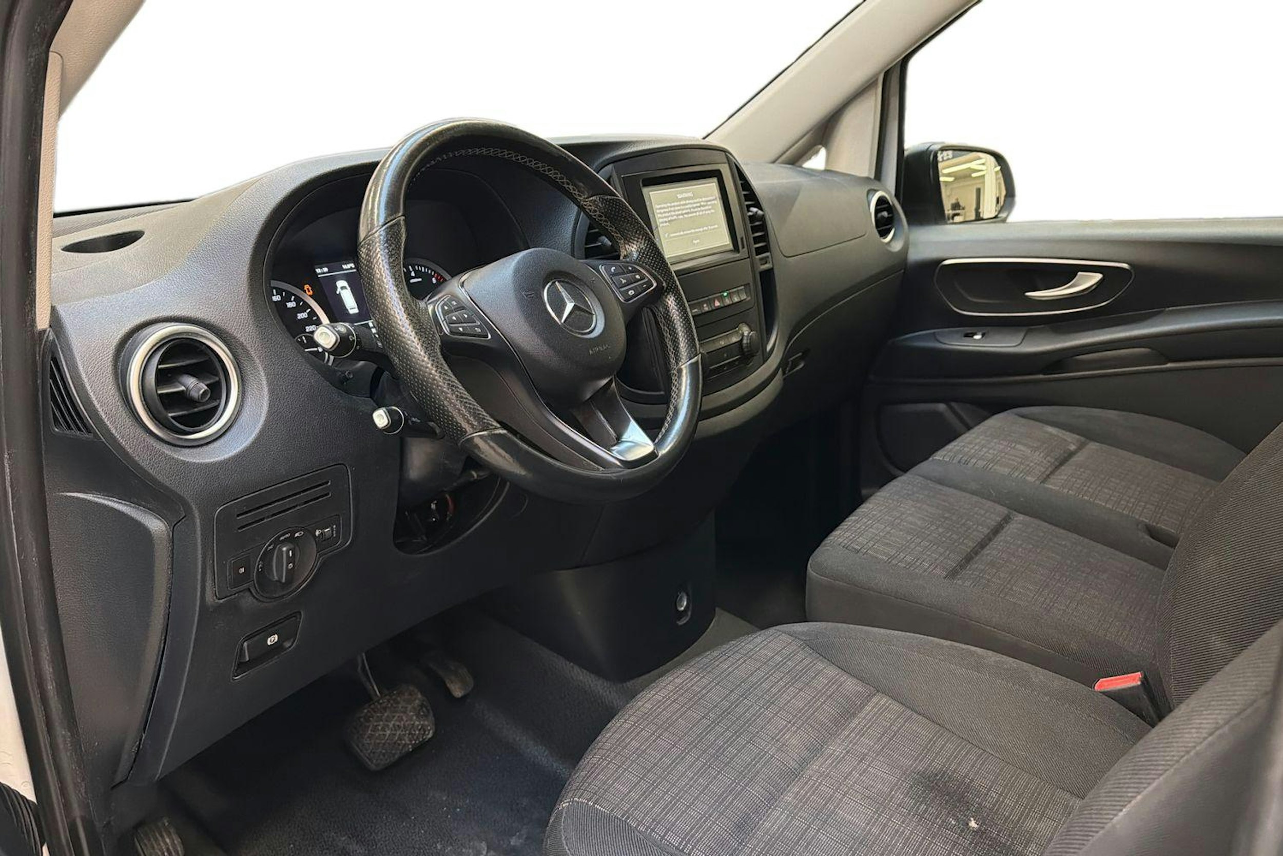 valkoinen Mercedes-Benz Vito 2020 kuva 8.