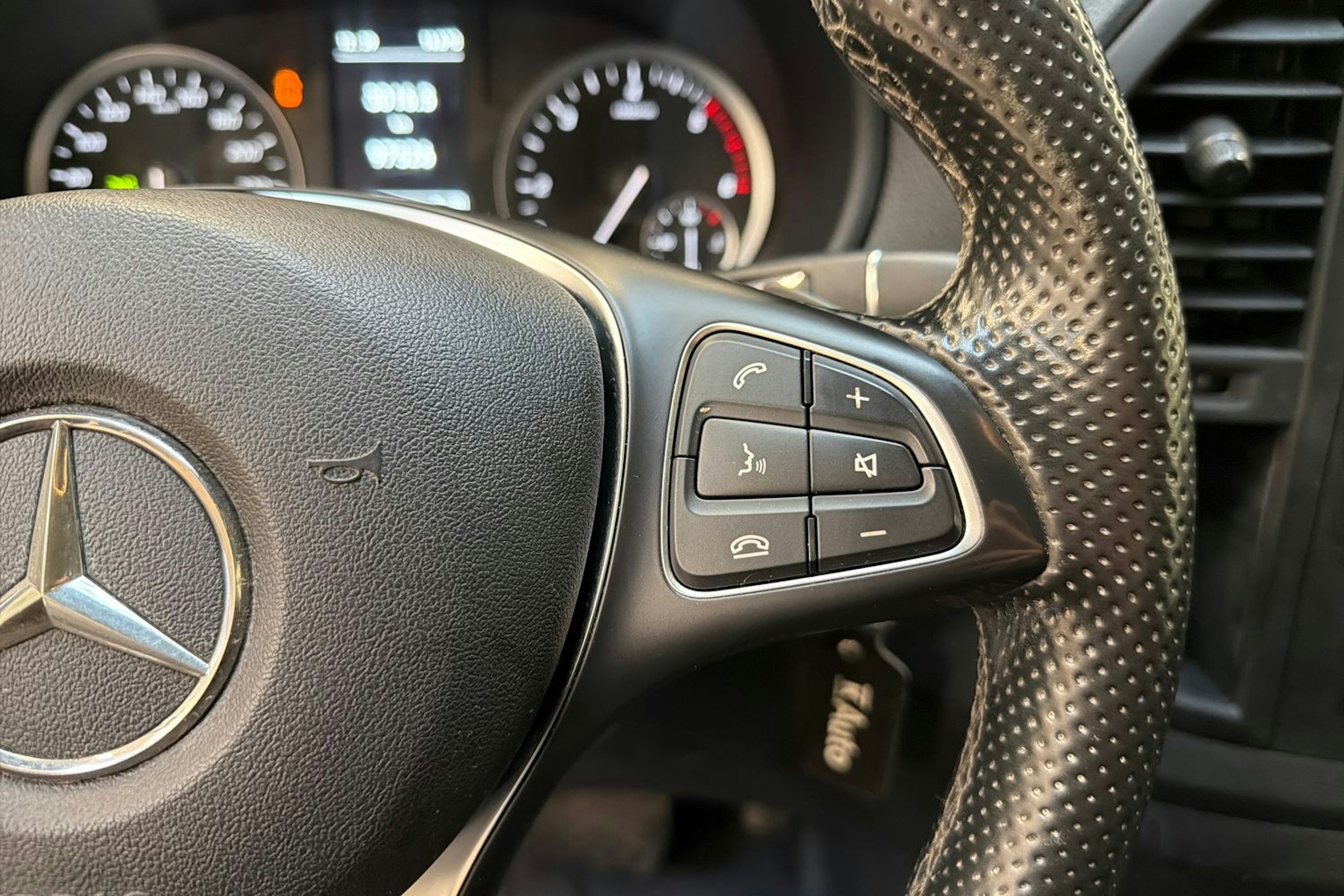 valkoinen Mercedes-Benz Vito 2020 kuva 15.