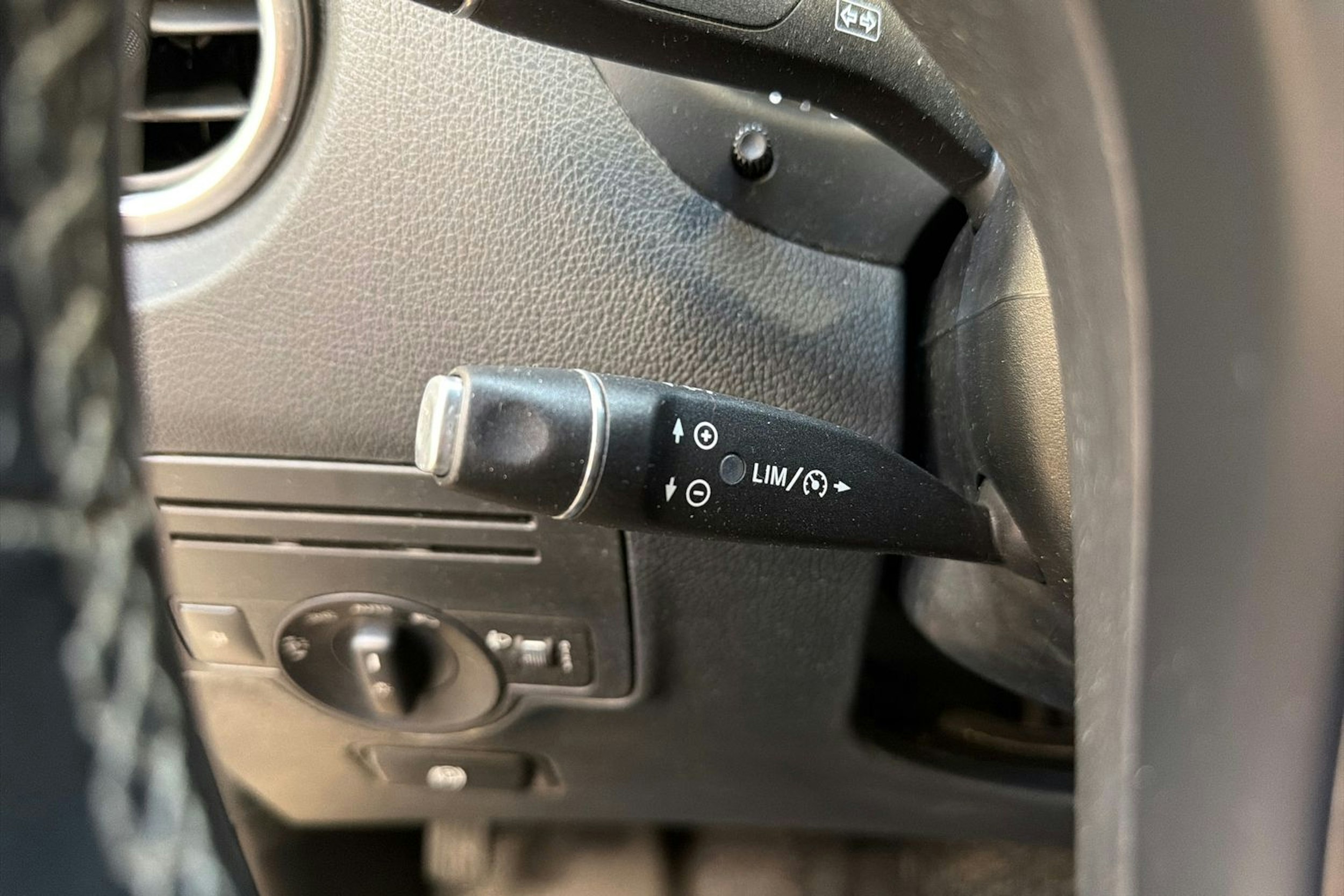 valkoinen Mercedes-Benz Vito 2020 kuva 17.