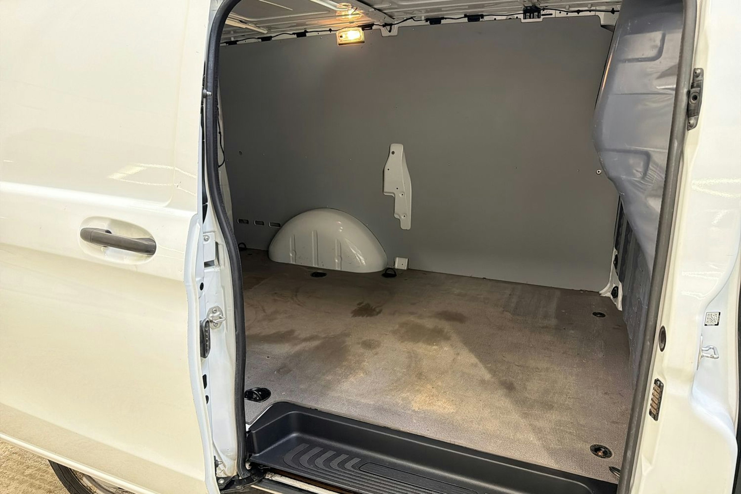 valkoinen Mercedes-Benz Vito 2020 kuva 23.