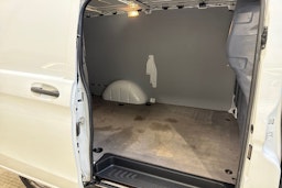 valkoinen Mercedes-Benz Vito 2020 kuva 23.