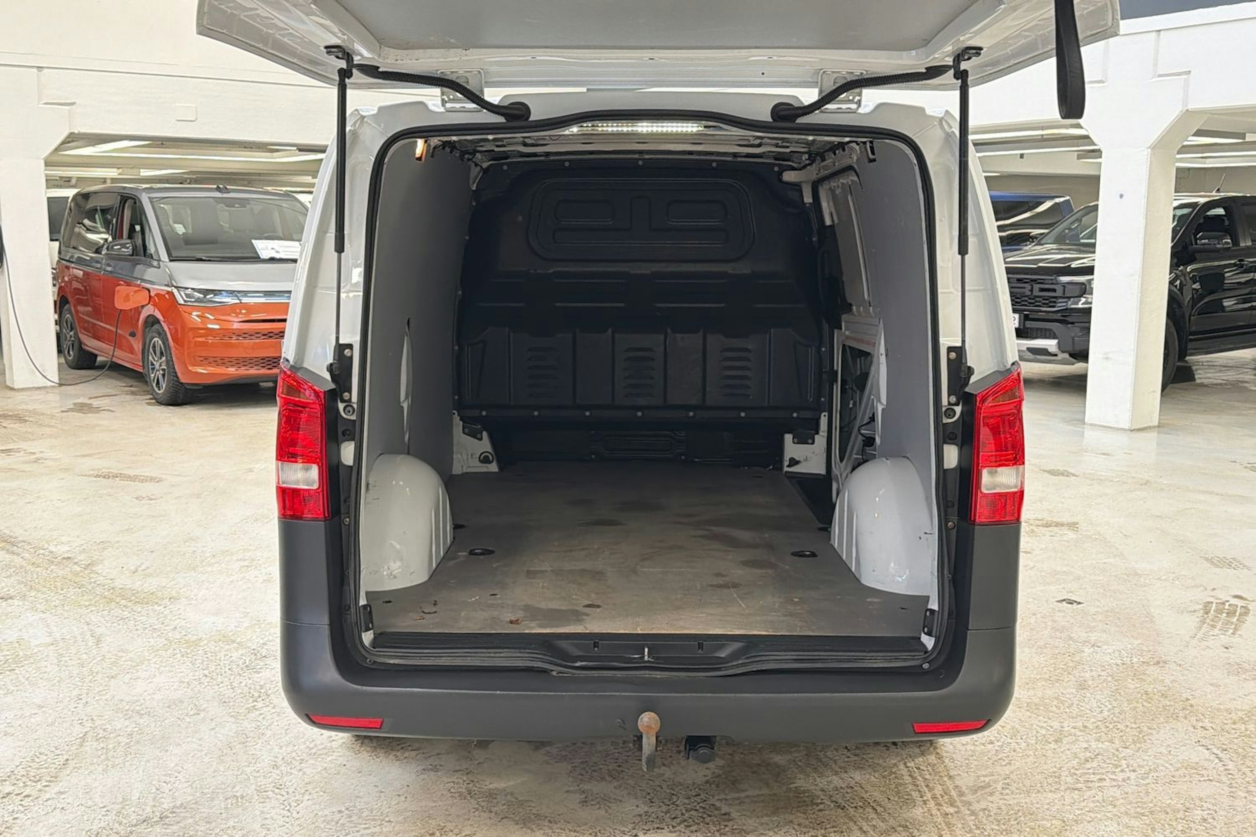 valkoinen Mercedes-Benz Vito 2020 kuva 24.