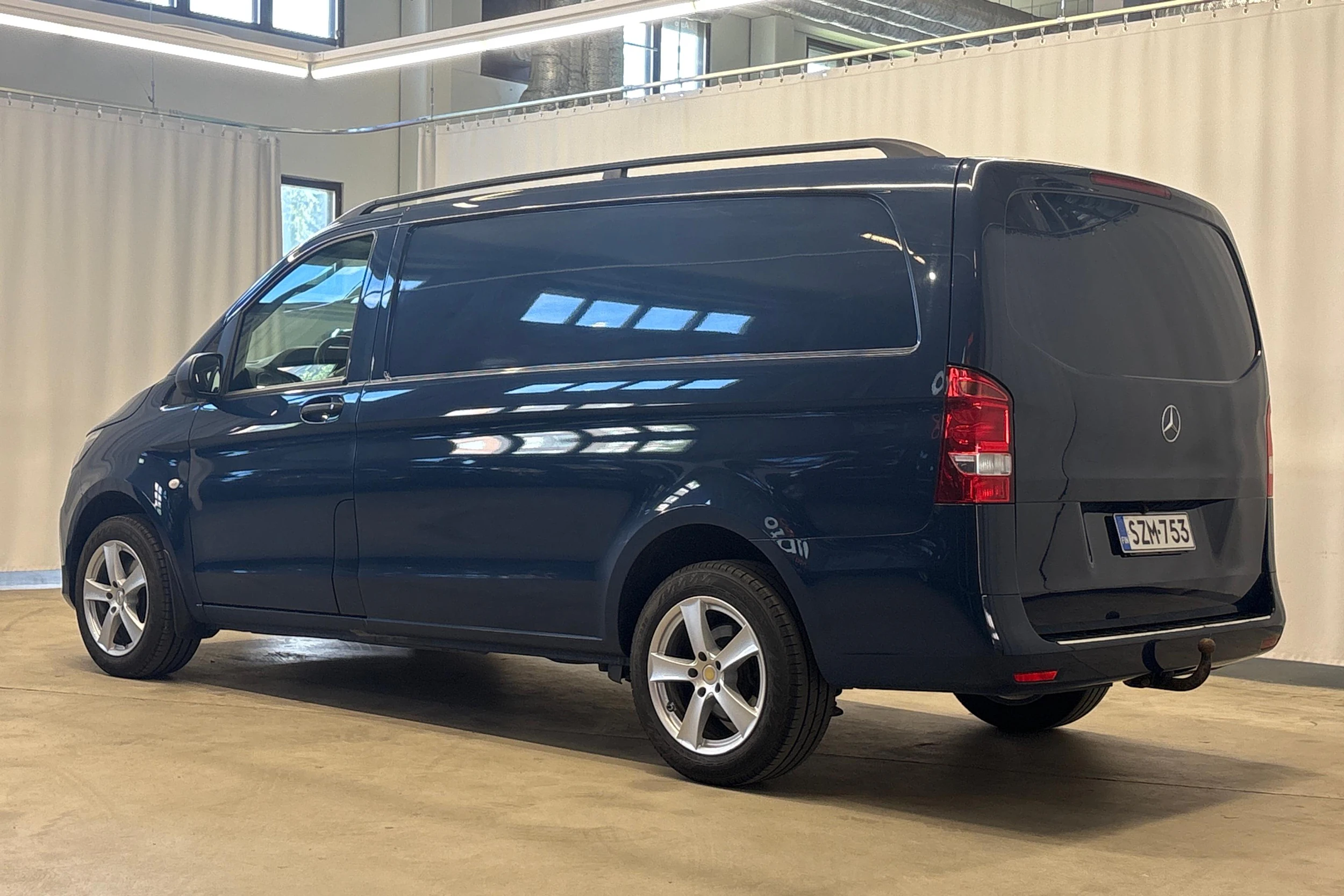 sininen Mercedes-Benz Vito 2020 kuva 7.