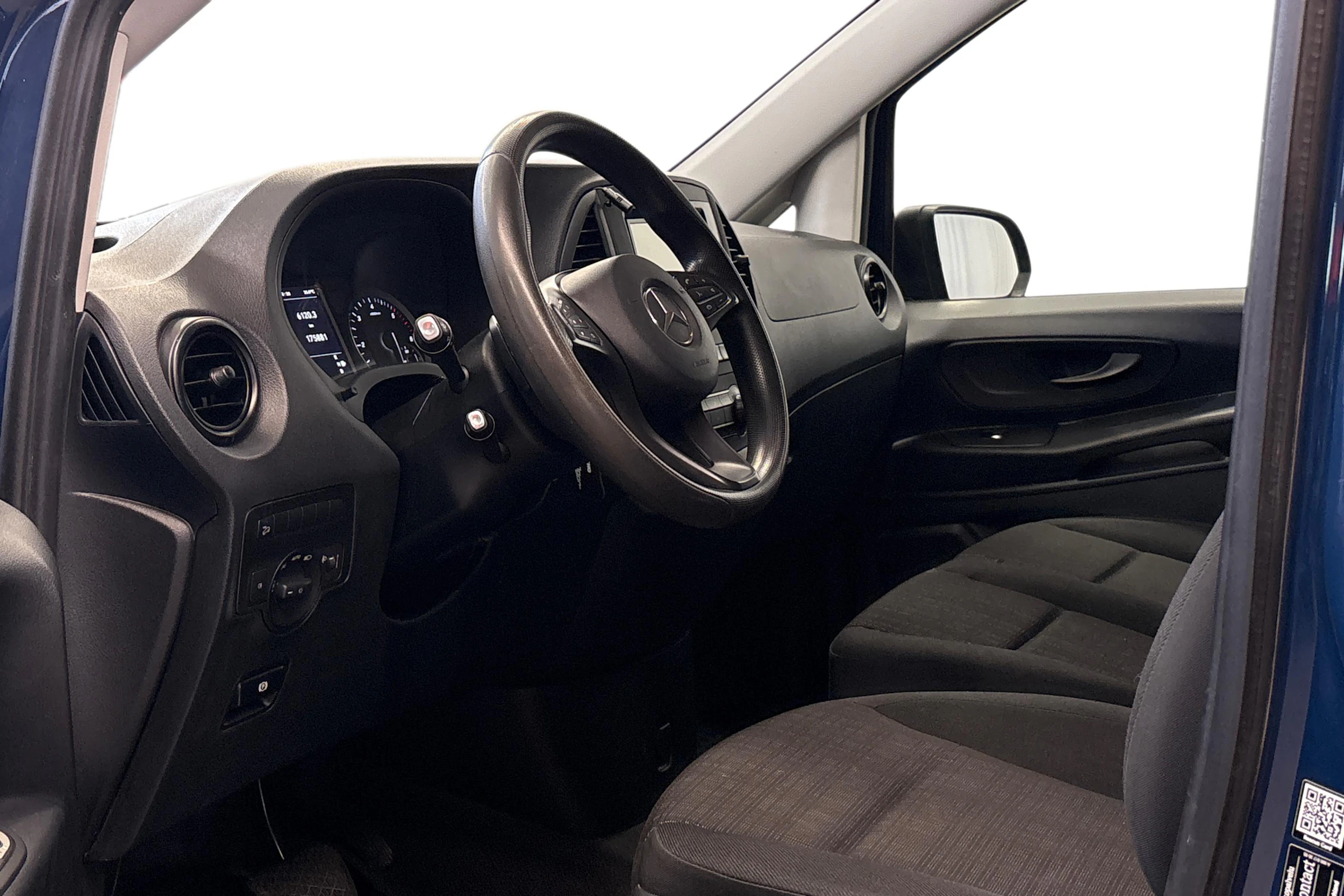 sininen Mercedes-Benz Vito 2020 kuva 8.