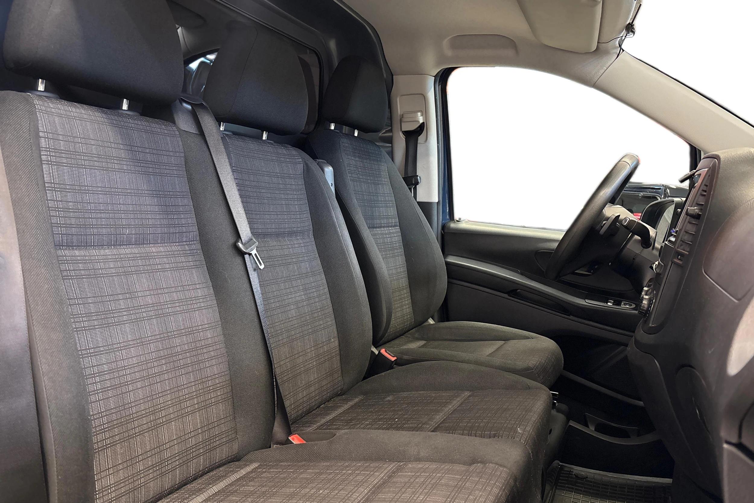 sininen Mercedes-Benz Vito 2020 kuva 9.