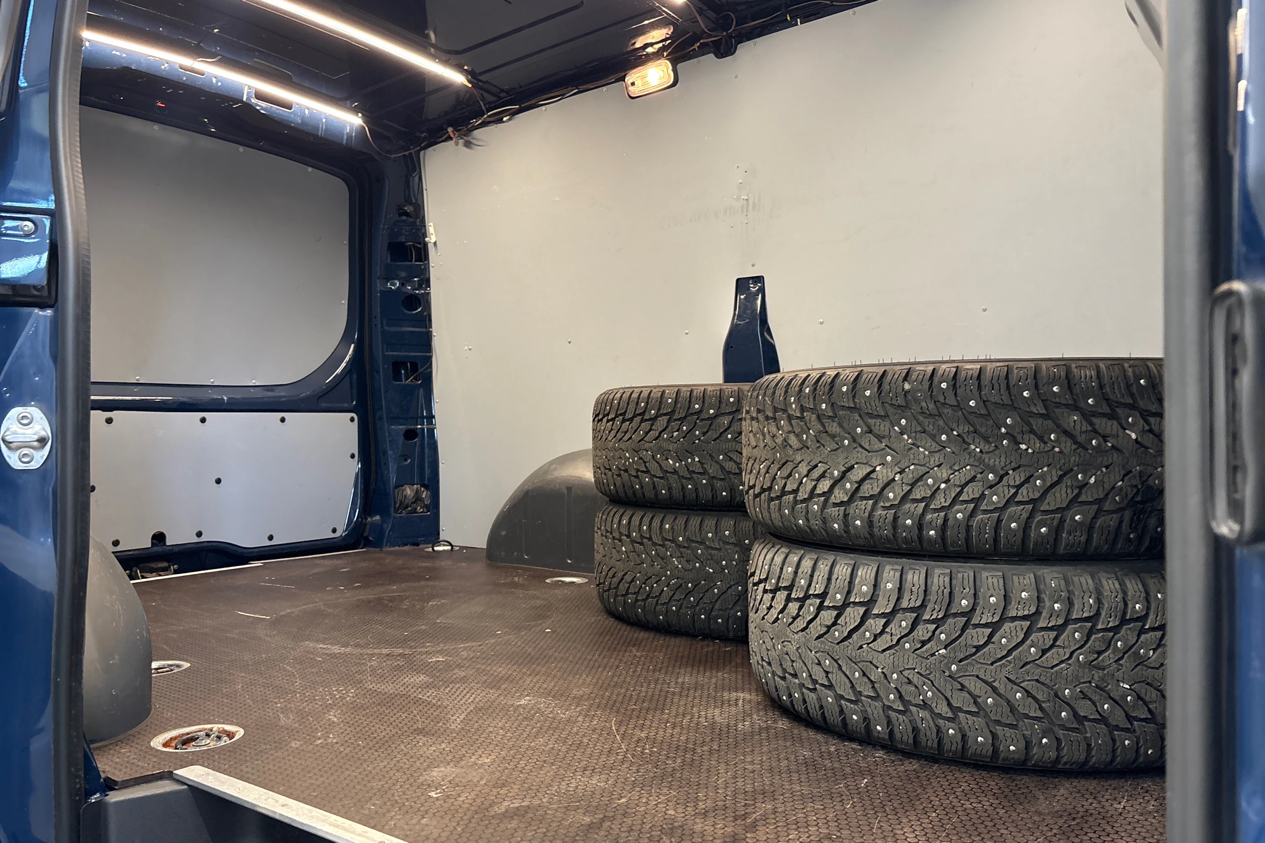 sininen Mercedes-Benz Vito 2020 kuva 18.