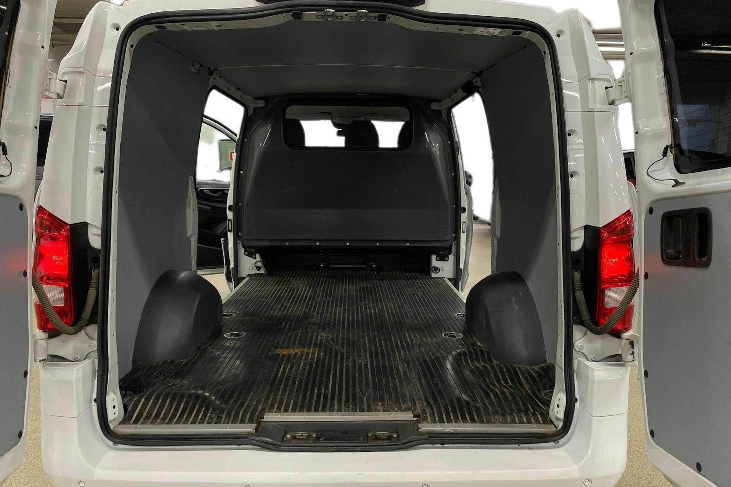 Valkoinen Mercedes-Benz VITO 2020 kuva 8.