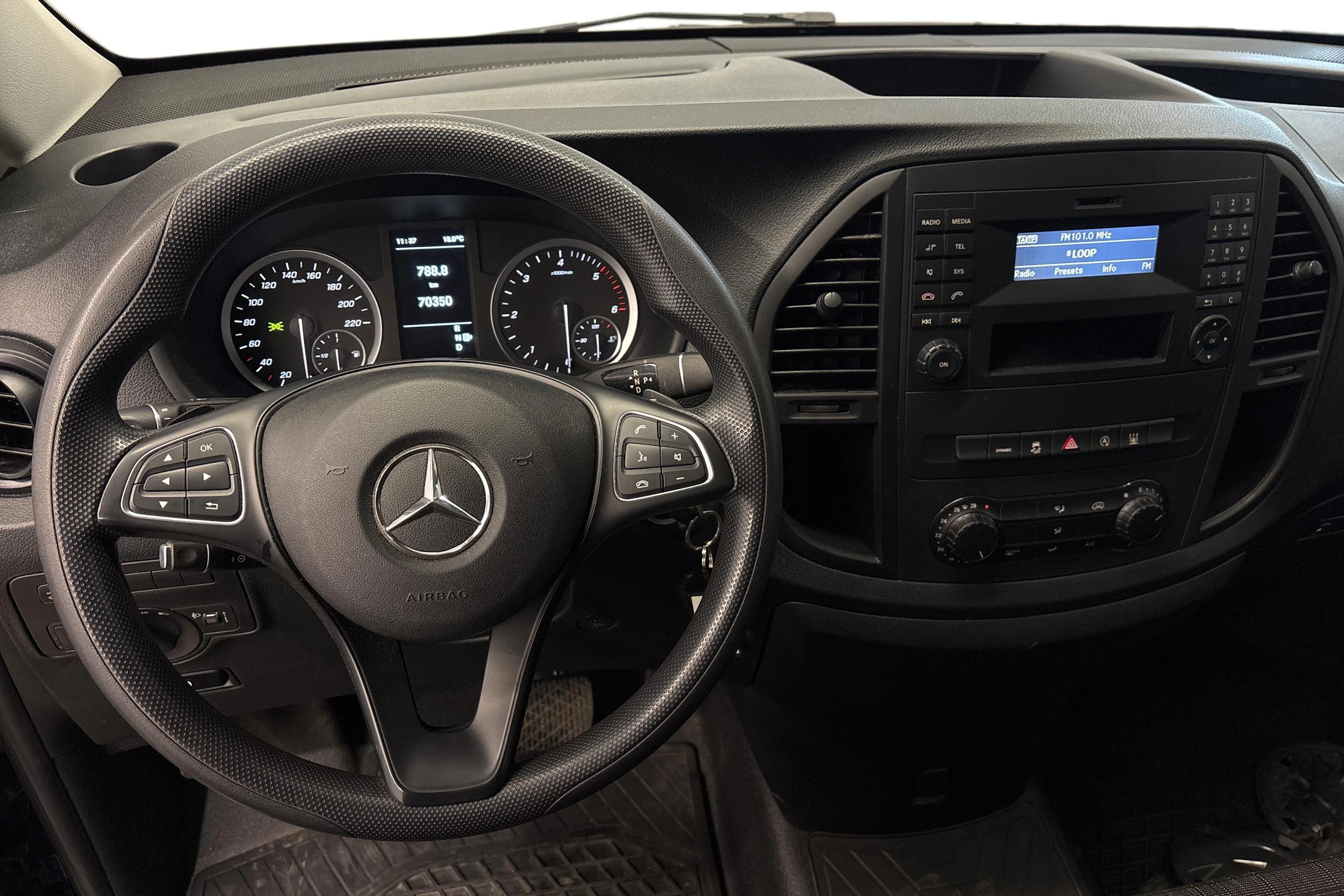 sininen Mercedes-Benz Vito 2020 kuva 8.