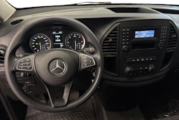 sininen Mercedes-Benz Vito 2020 kuva 8.