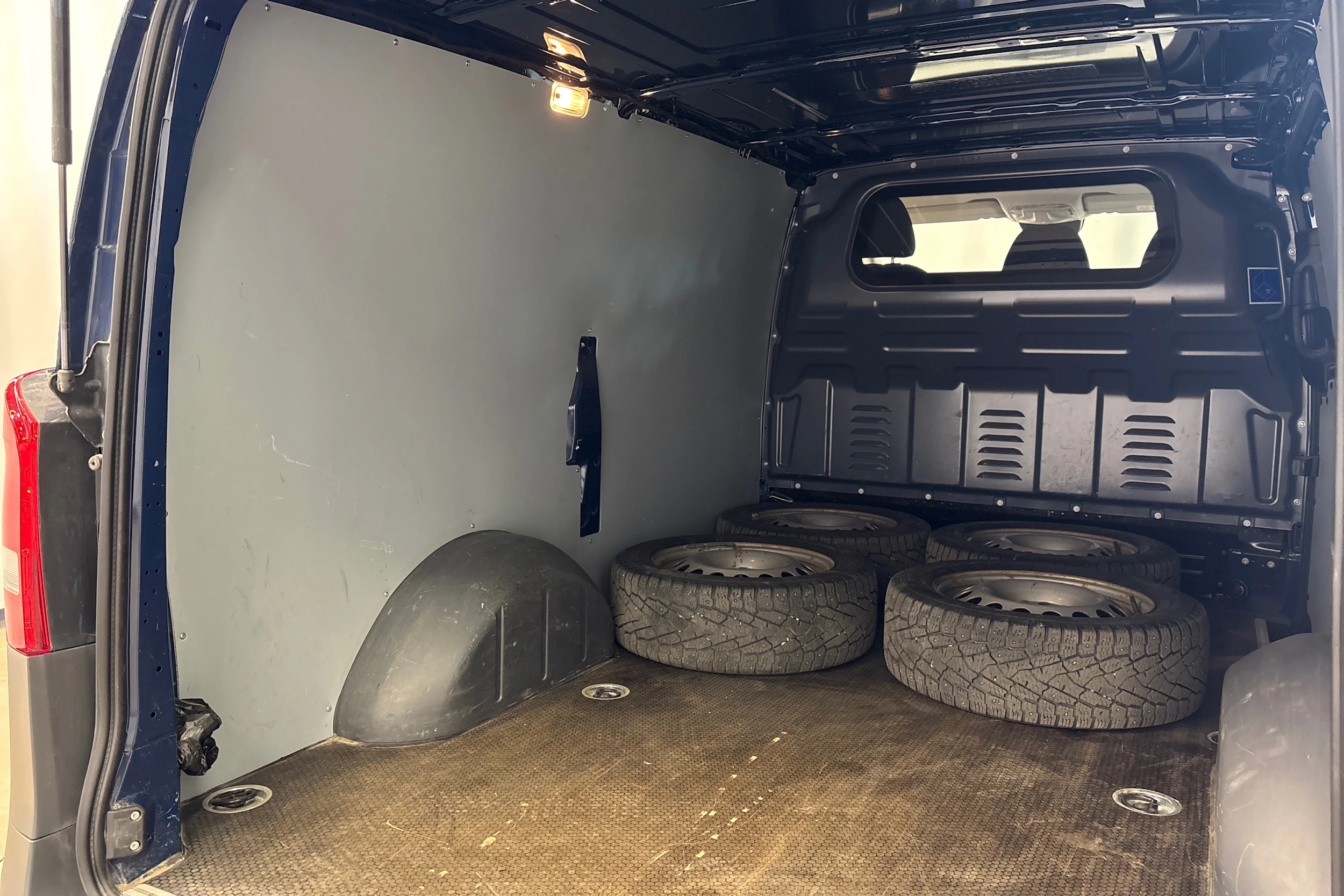 sininen Mercedes-Benz Vito 2020 kuva 10.