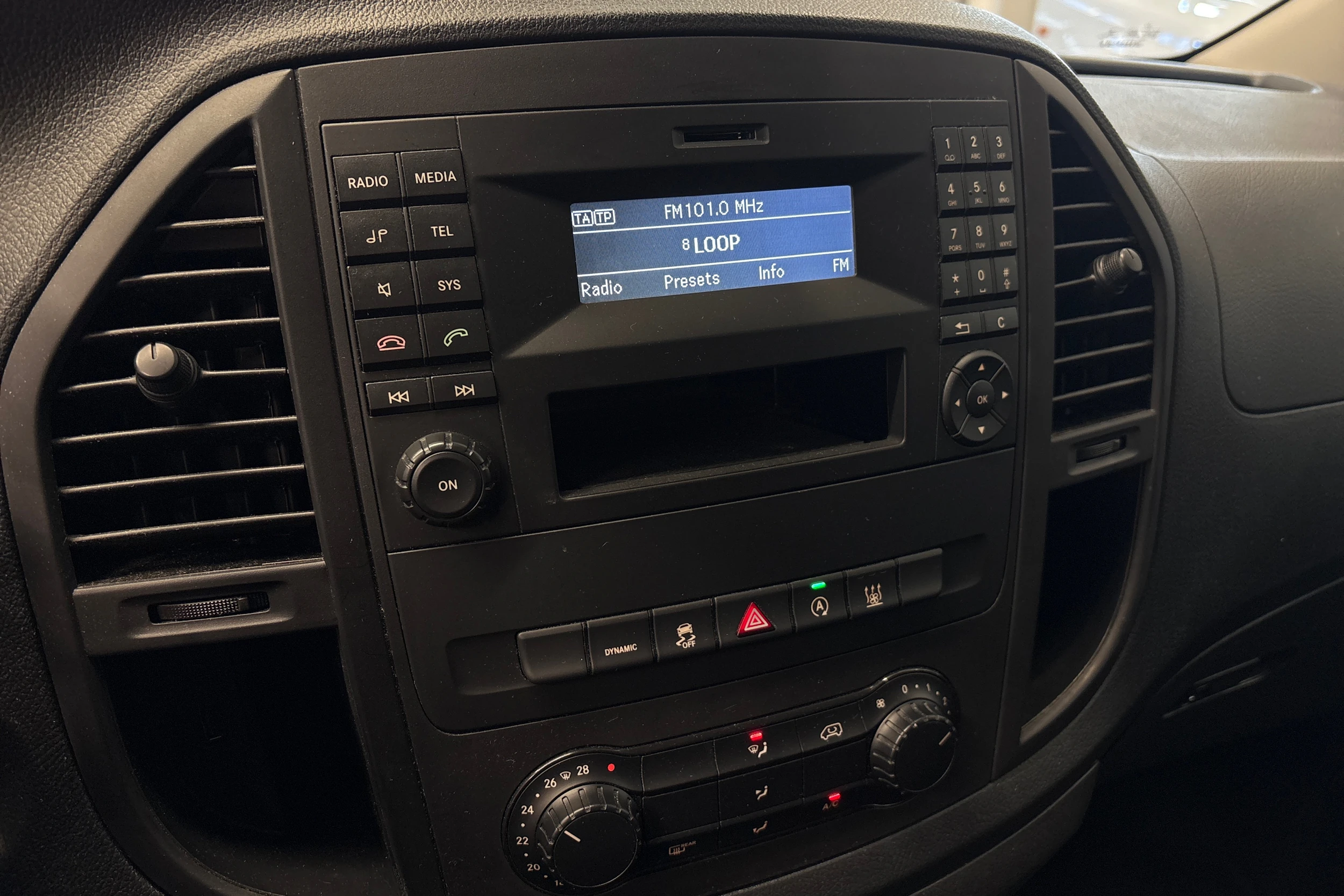 sininen Mercedes-Benz Vito 2020 kuva 12.