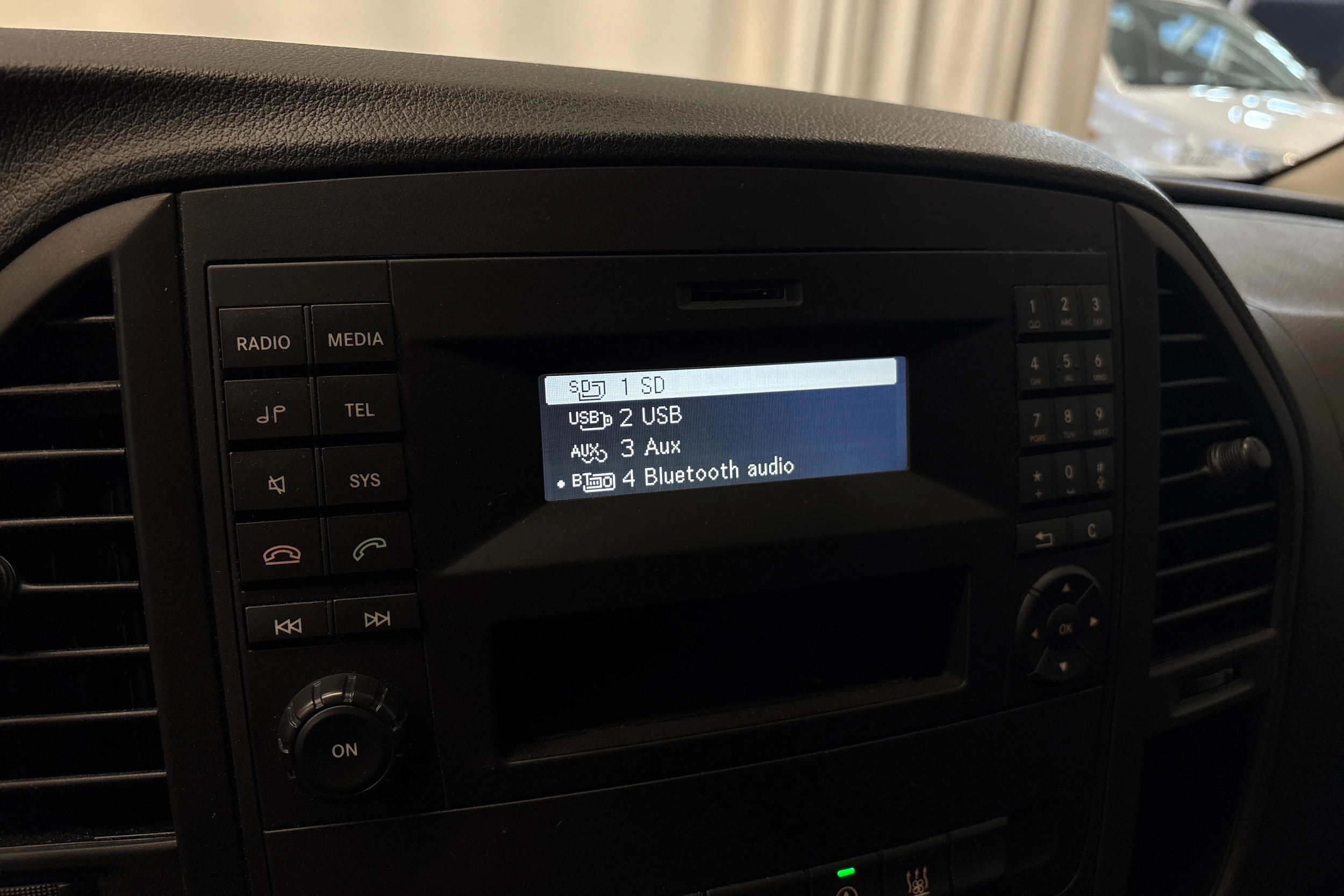 sininen Mercedes-Benz Vito 2020 kuva 14.