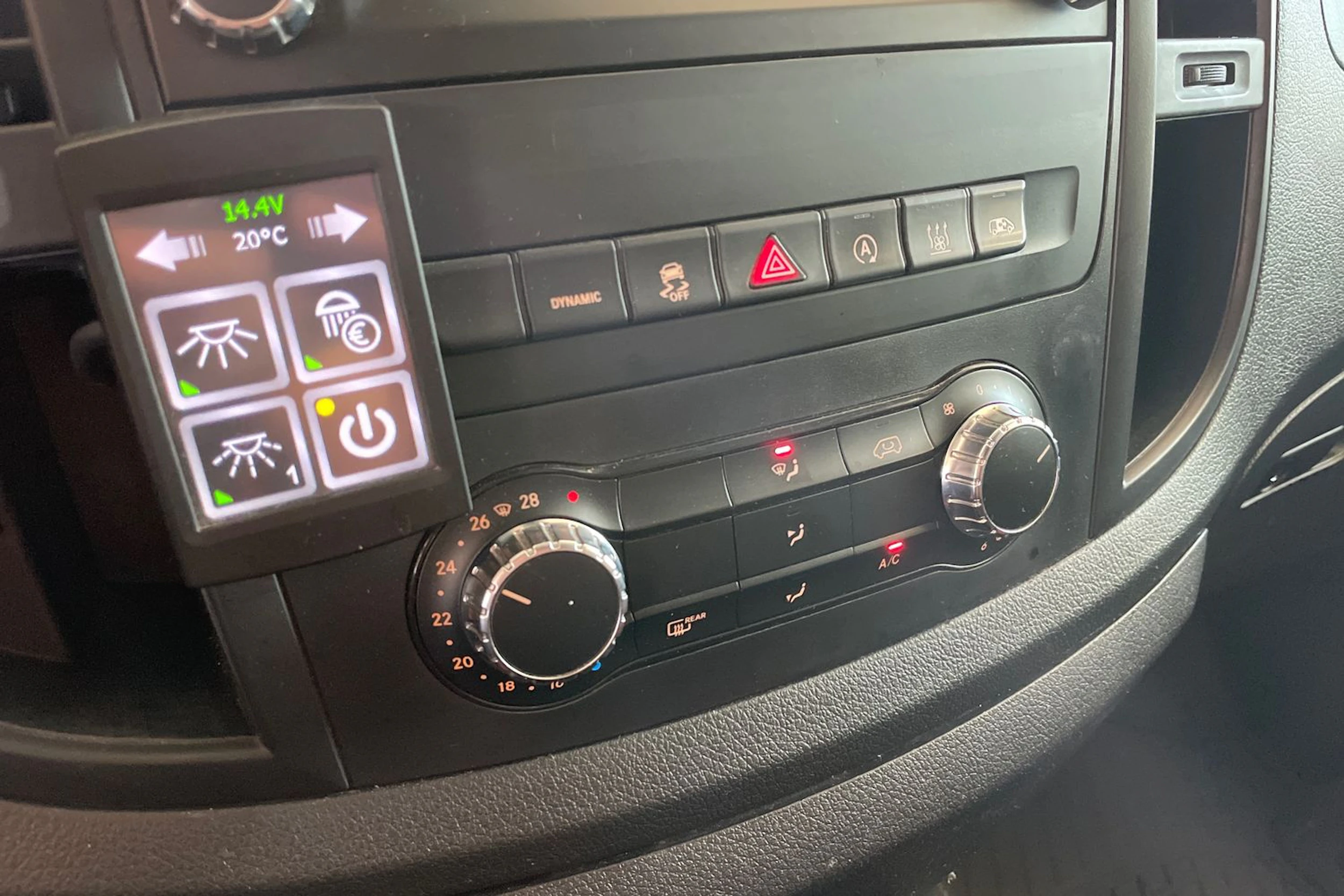 Valkoinen Mercedes-Benz VITO 2020 kuva 19.