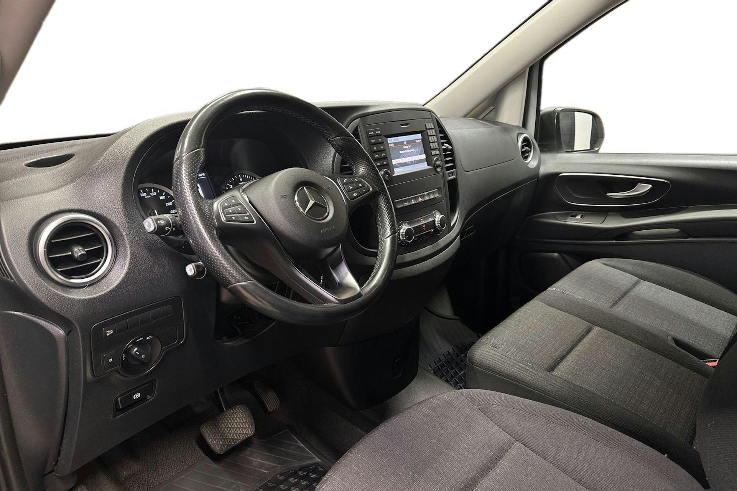 valkoinen Mercedes-Benz Vito 2020 kuva 6.