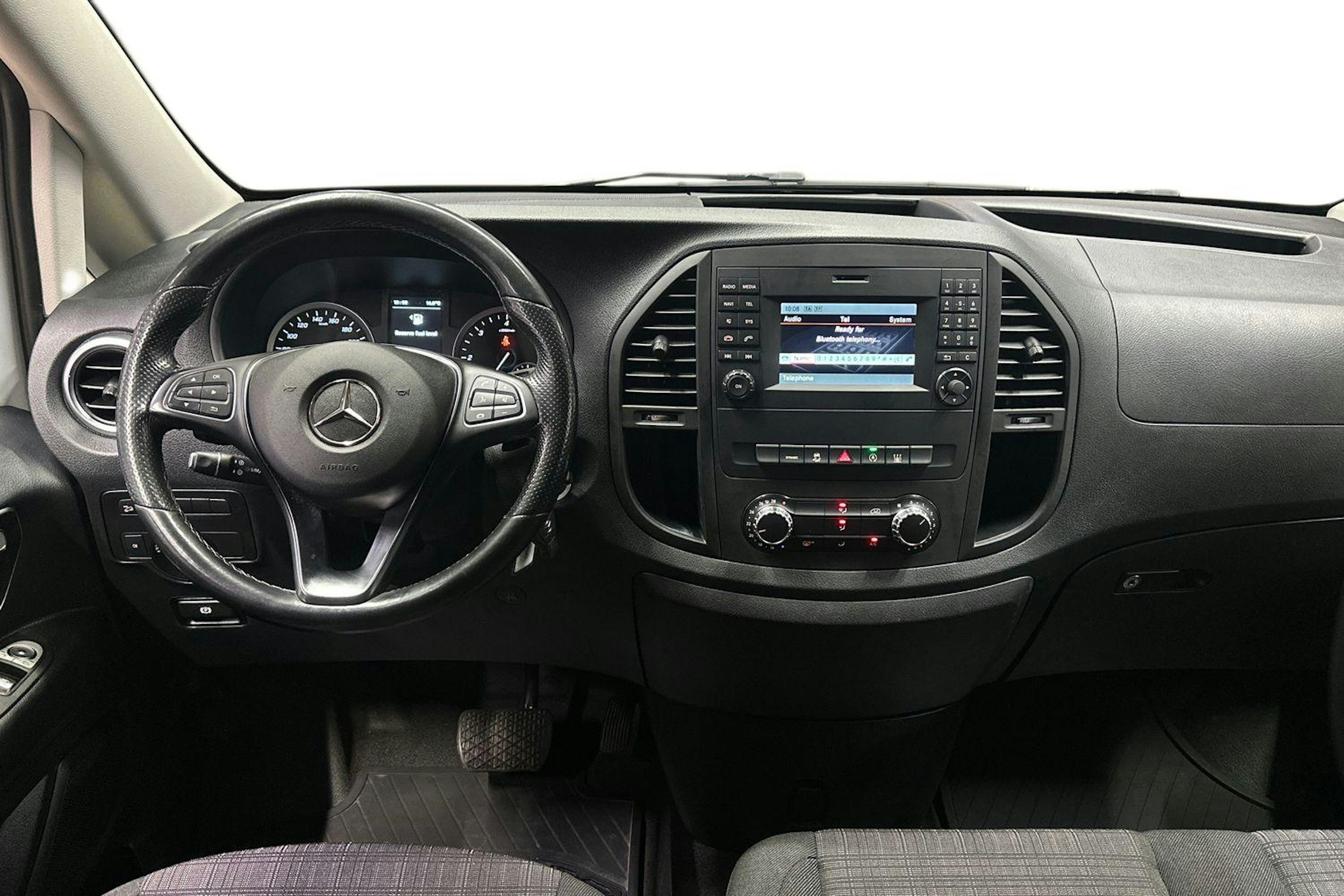 valkoinen Mercedes-Benz Vito 2020 kuva 7.