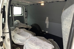 valkoinen Mercedes-Benz Vito 2020 kuva 8.