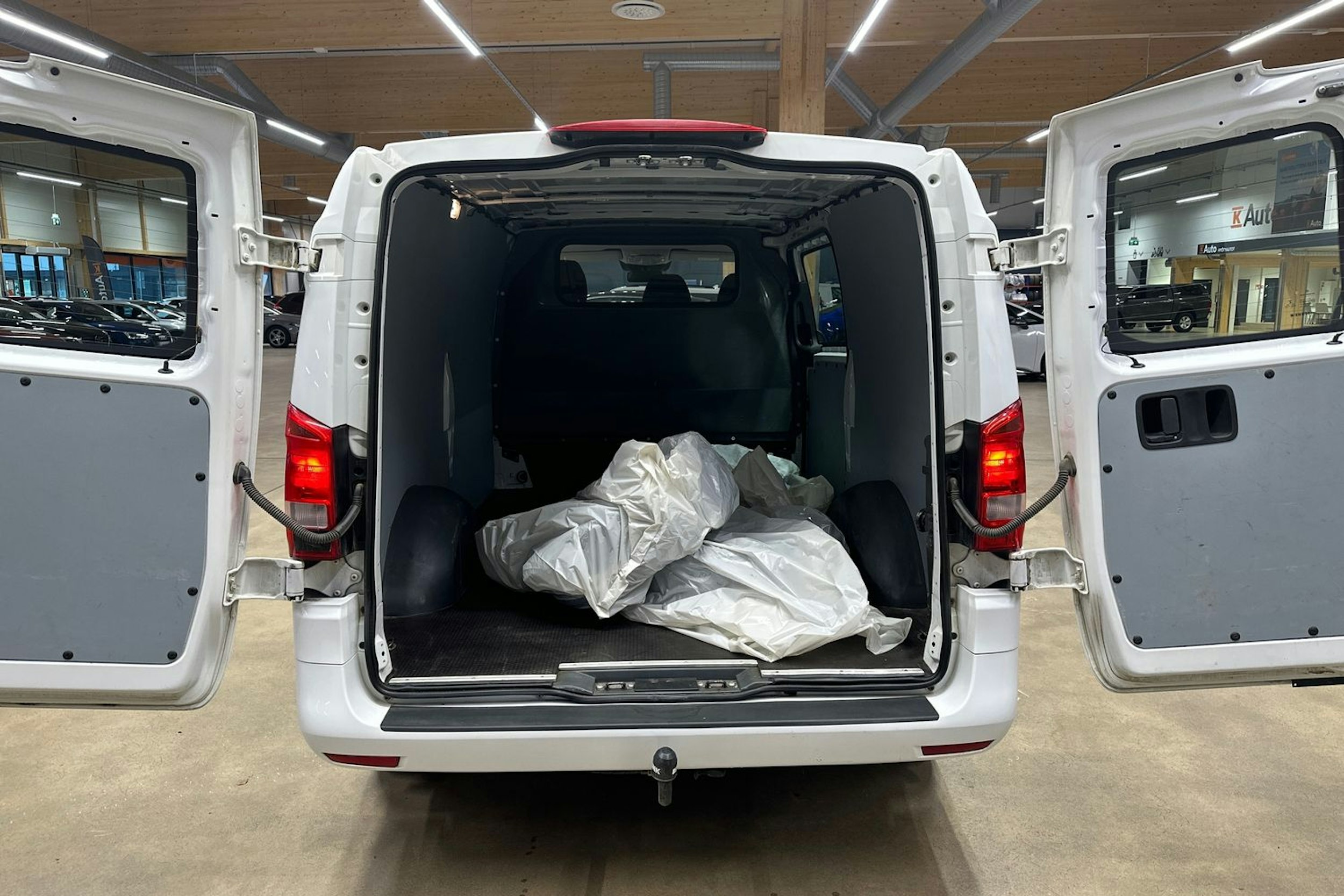 valkoinen Mercedes-Benz Vito 2020 kuva 11.