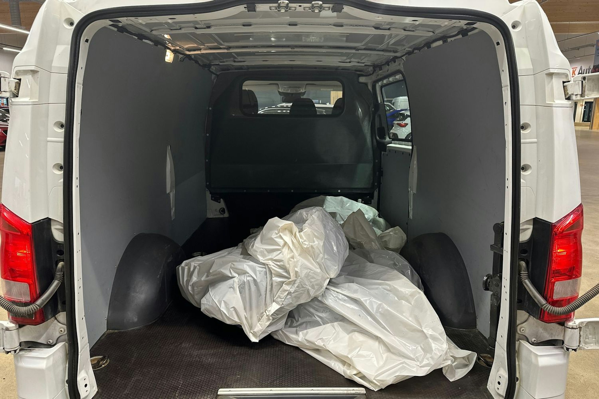 valkoinen Mercedes-Benz Vito 2020 kuva 12.