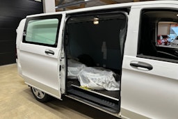 valkoinen Mercedes-Benz Vito 2020 kuva 22.