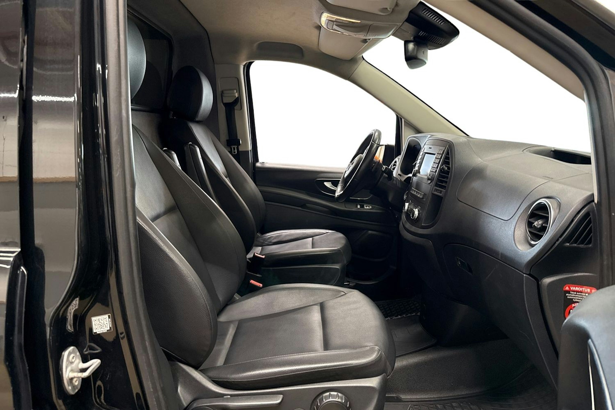 musta Mercedes-Benz Vito 2020 kuva 10.