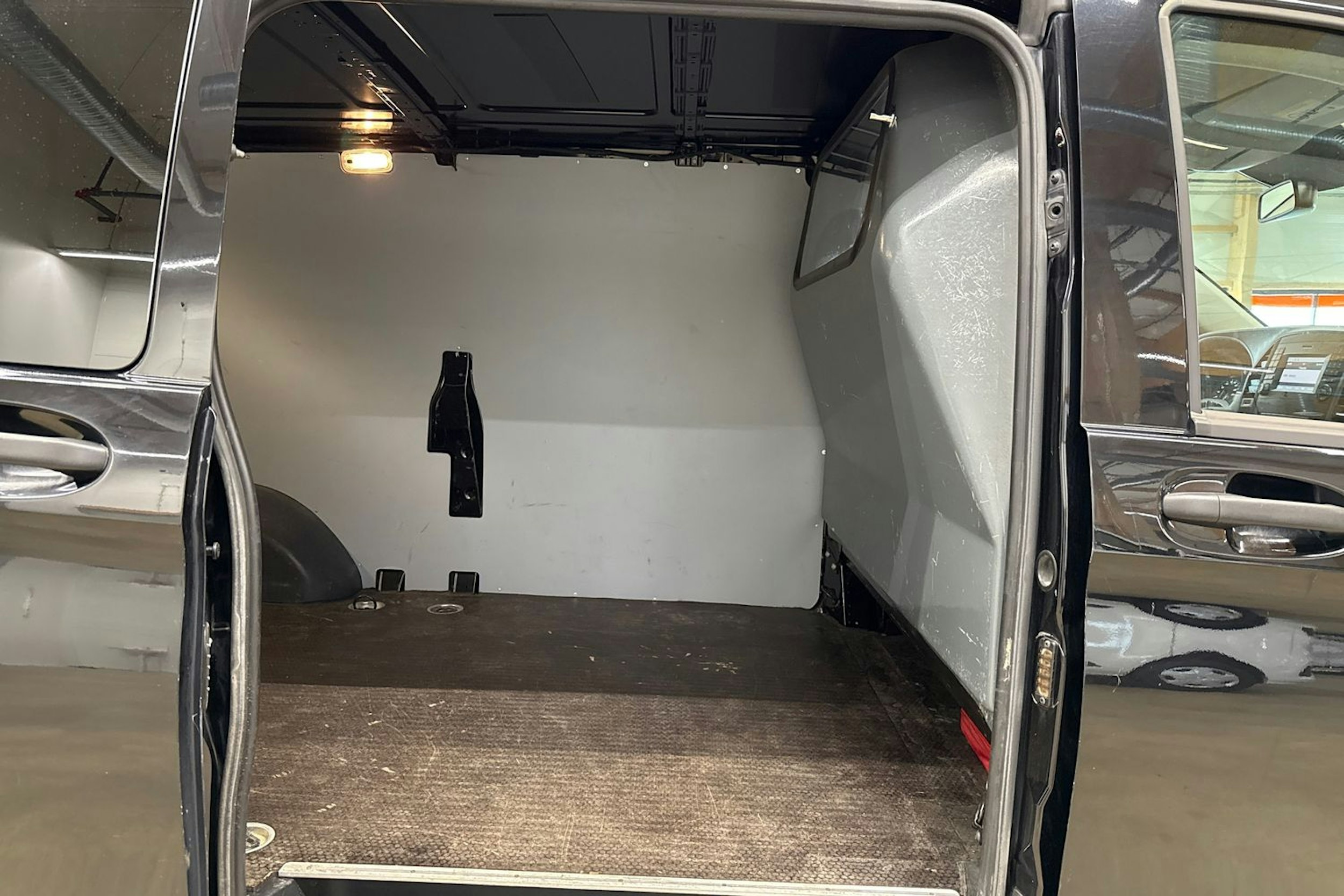 musta Mercedes-Benz Vito 2020 kuva 23.