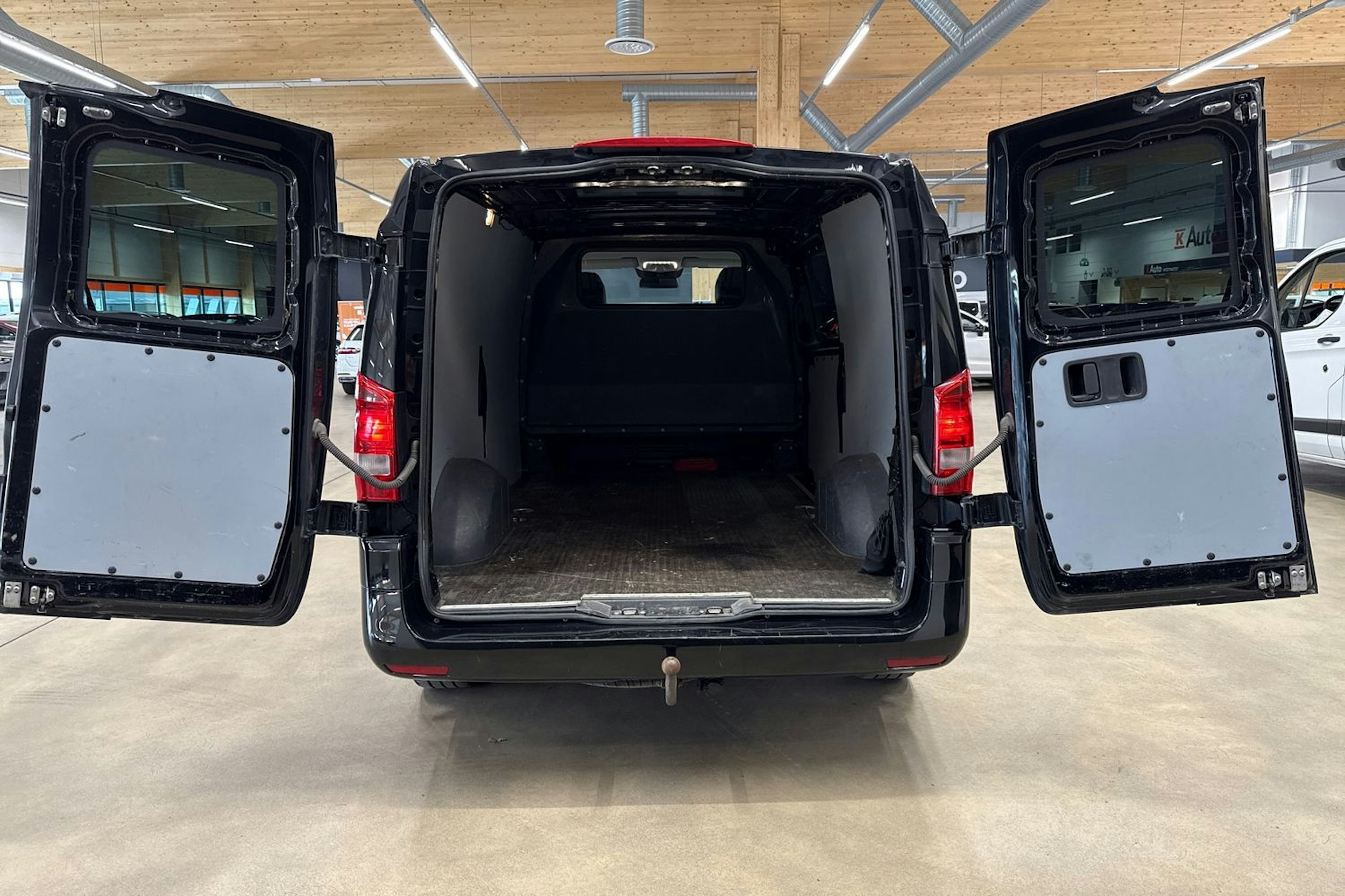musta Mercedes-Benz Vito 2020 kuva 24.