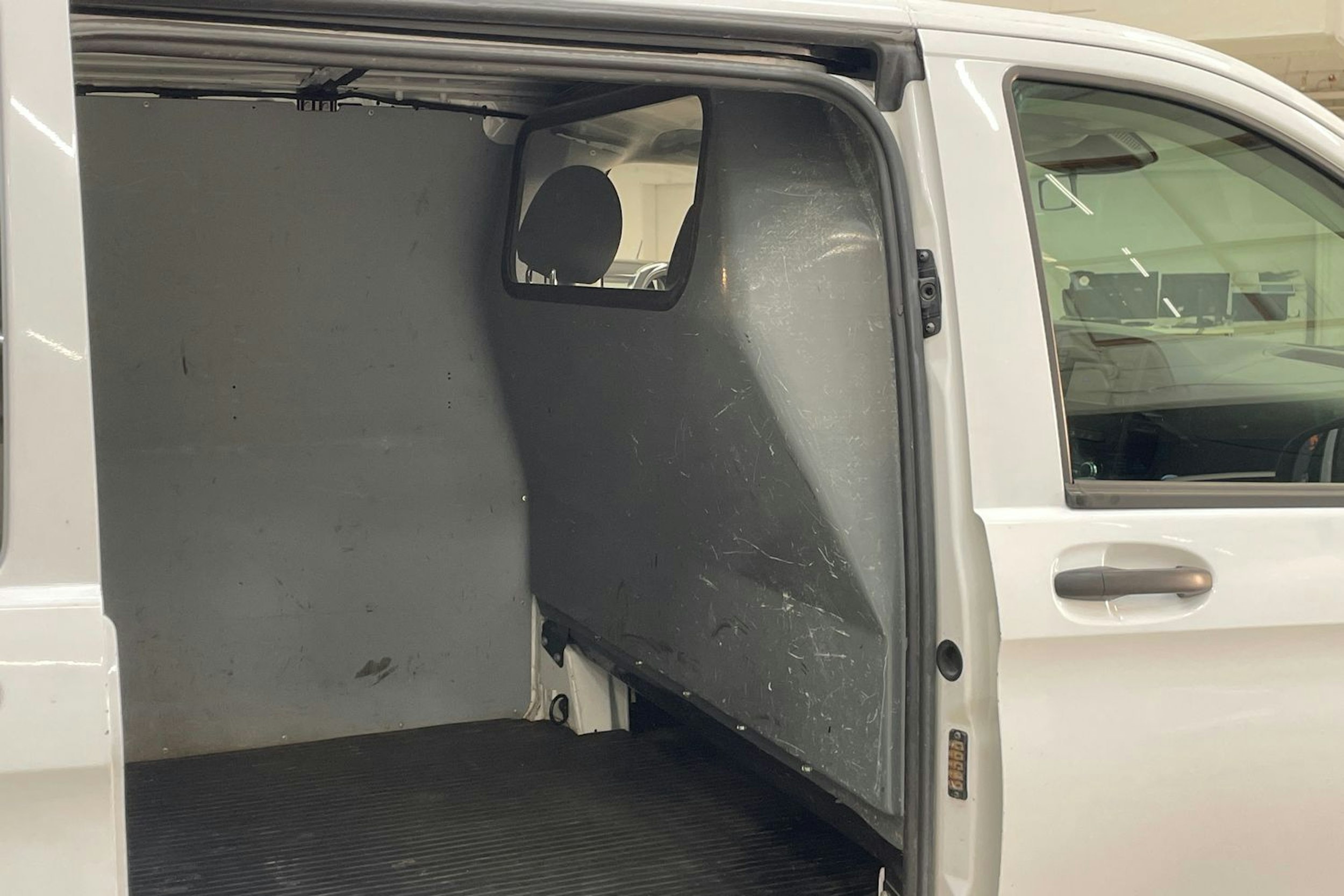 valkoinen Mercedes-Benz Vito 2020 kuva 14.