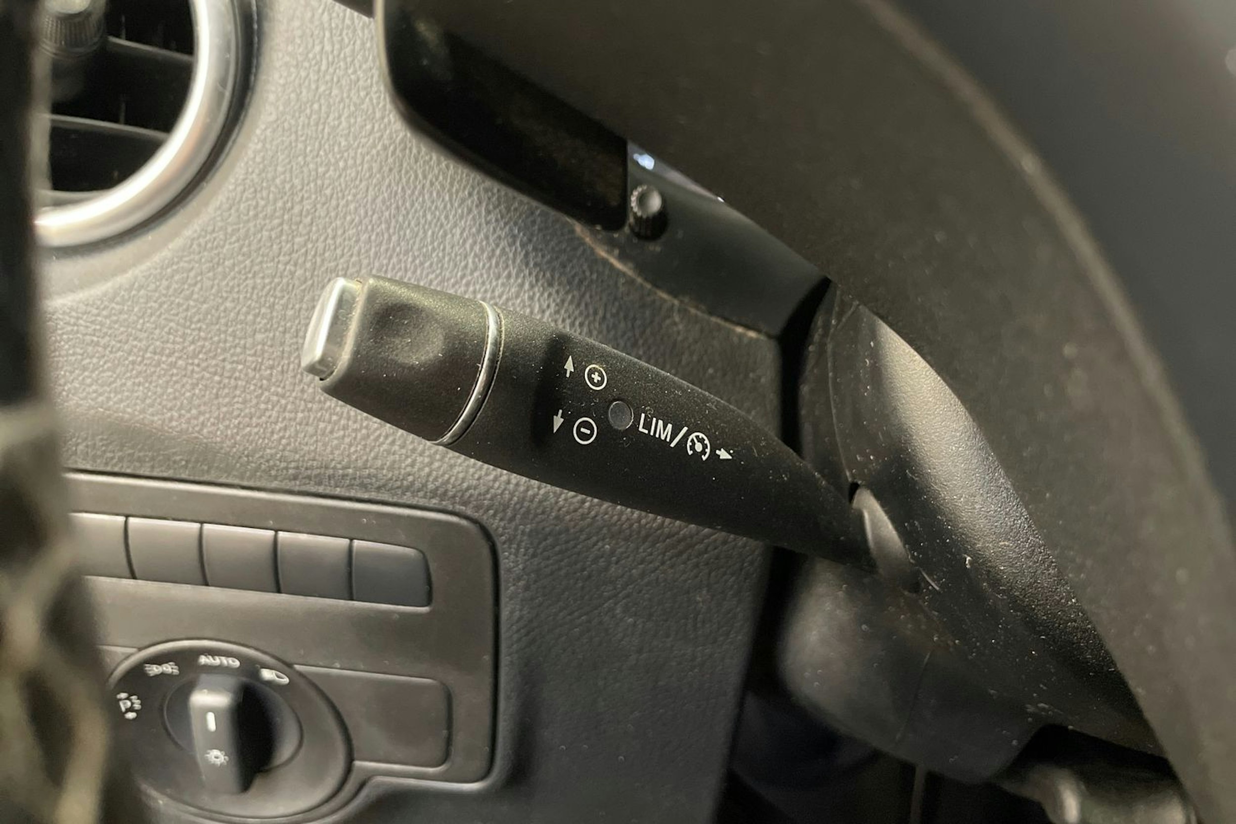 valkoinen Mercedes-Benz Vito 2020 kuva 18.