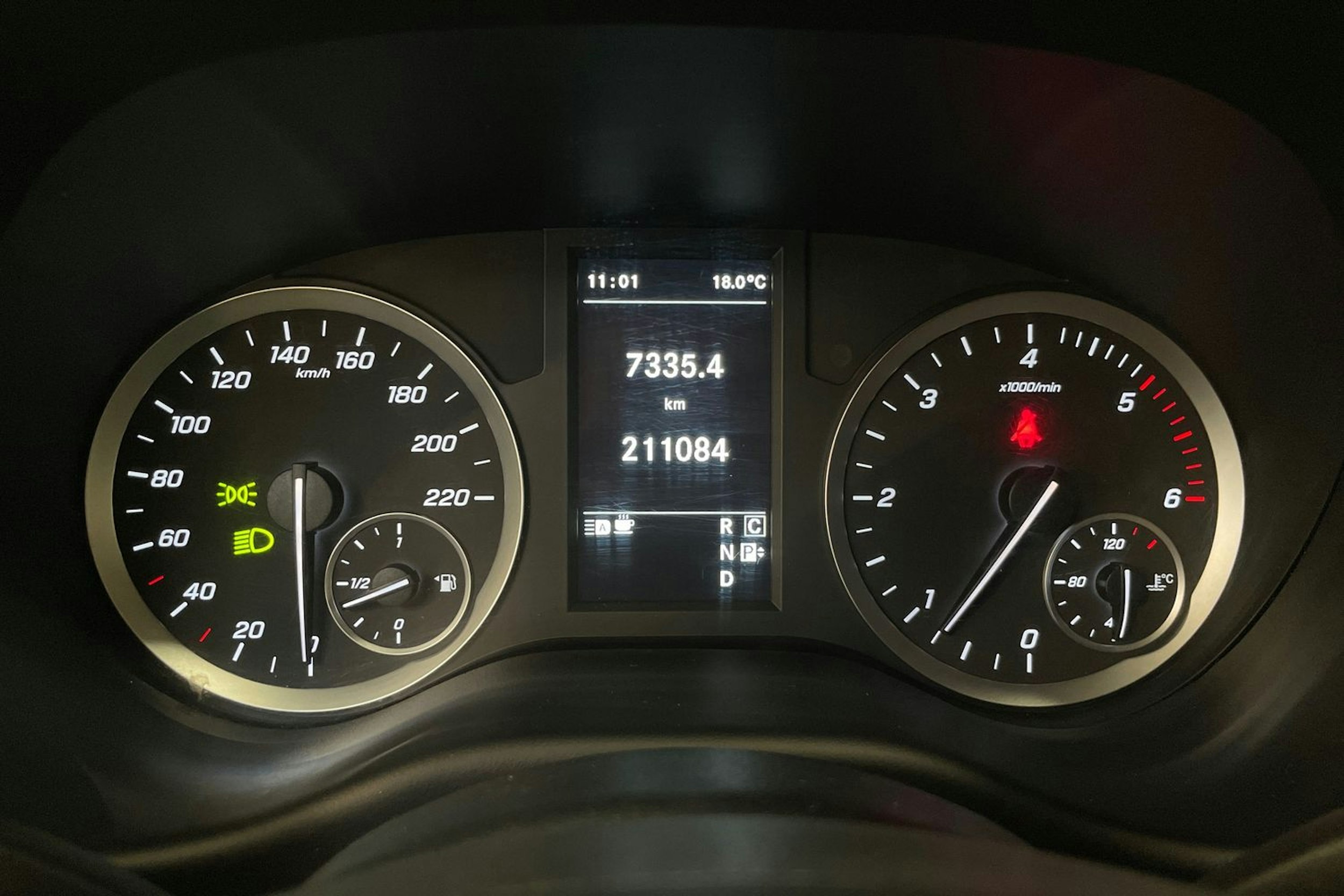 valkoinen Mercedes-Benz Vito 2020 kuva 19.