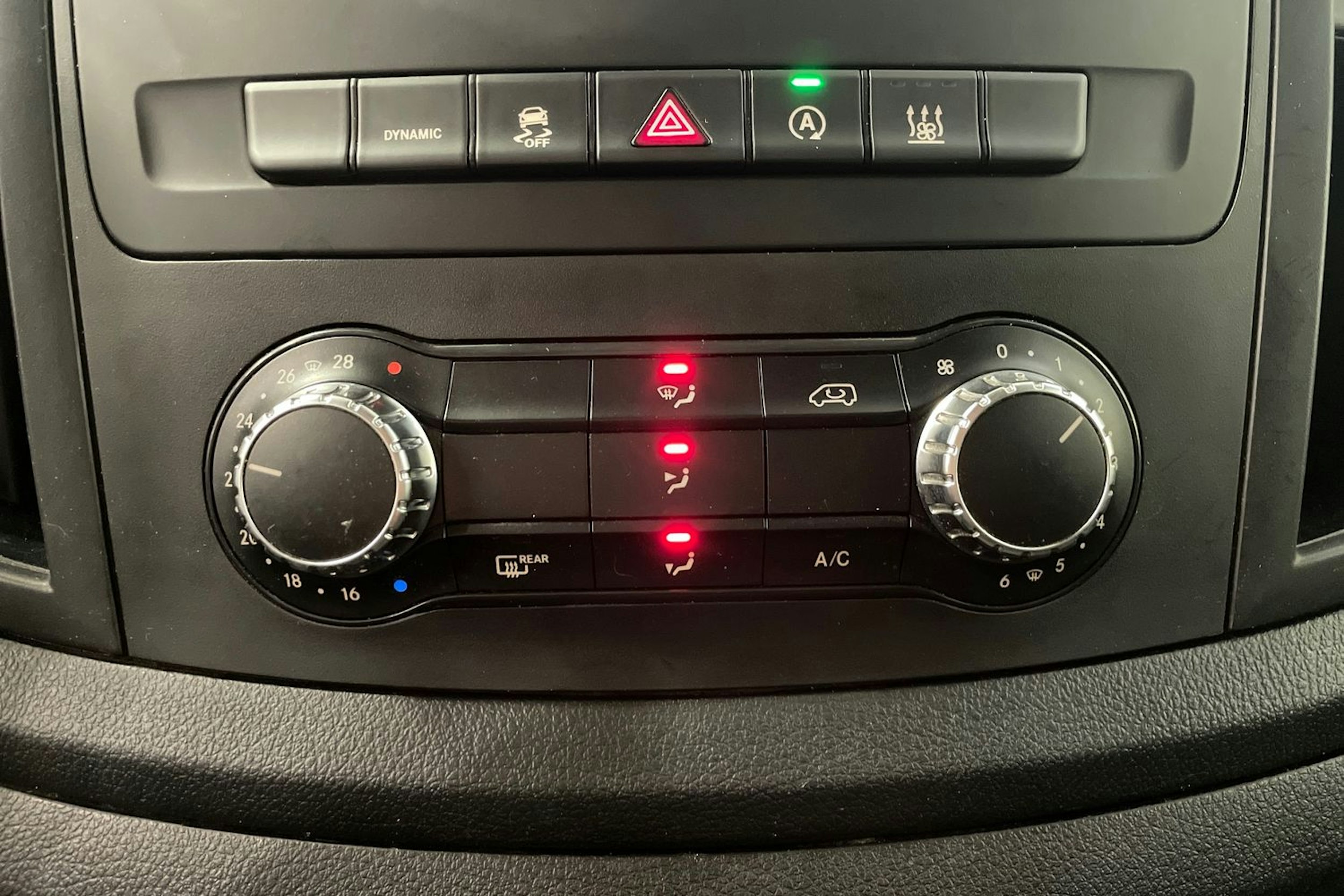 valkoinen Mercedes-Benz Vito 2020 kuva 24.