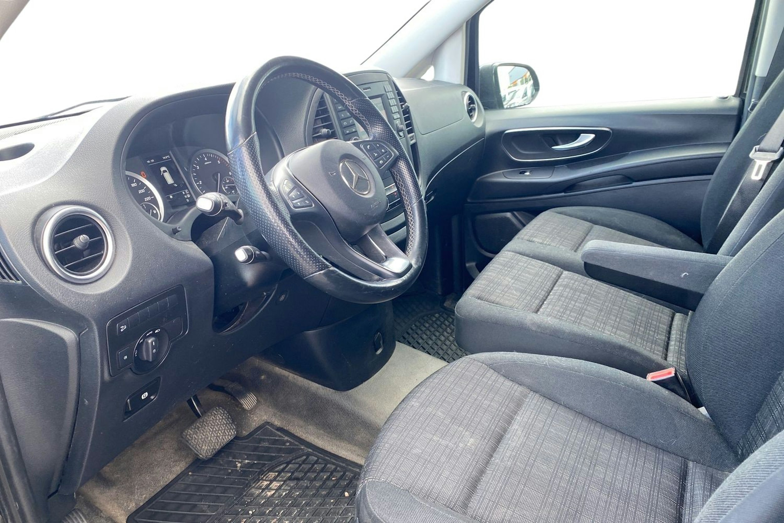 musta Mercedes-Benz Vito 2020 kuva 3.