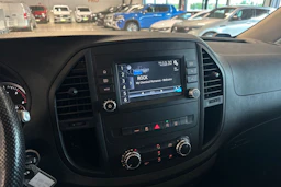 punainen Mercedes-Benz Vito 2020 kuva 4.