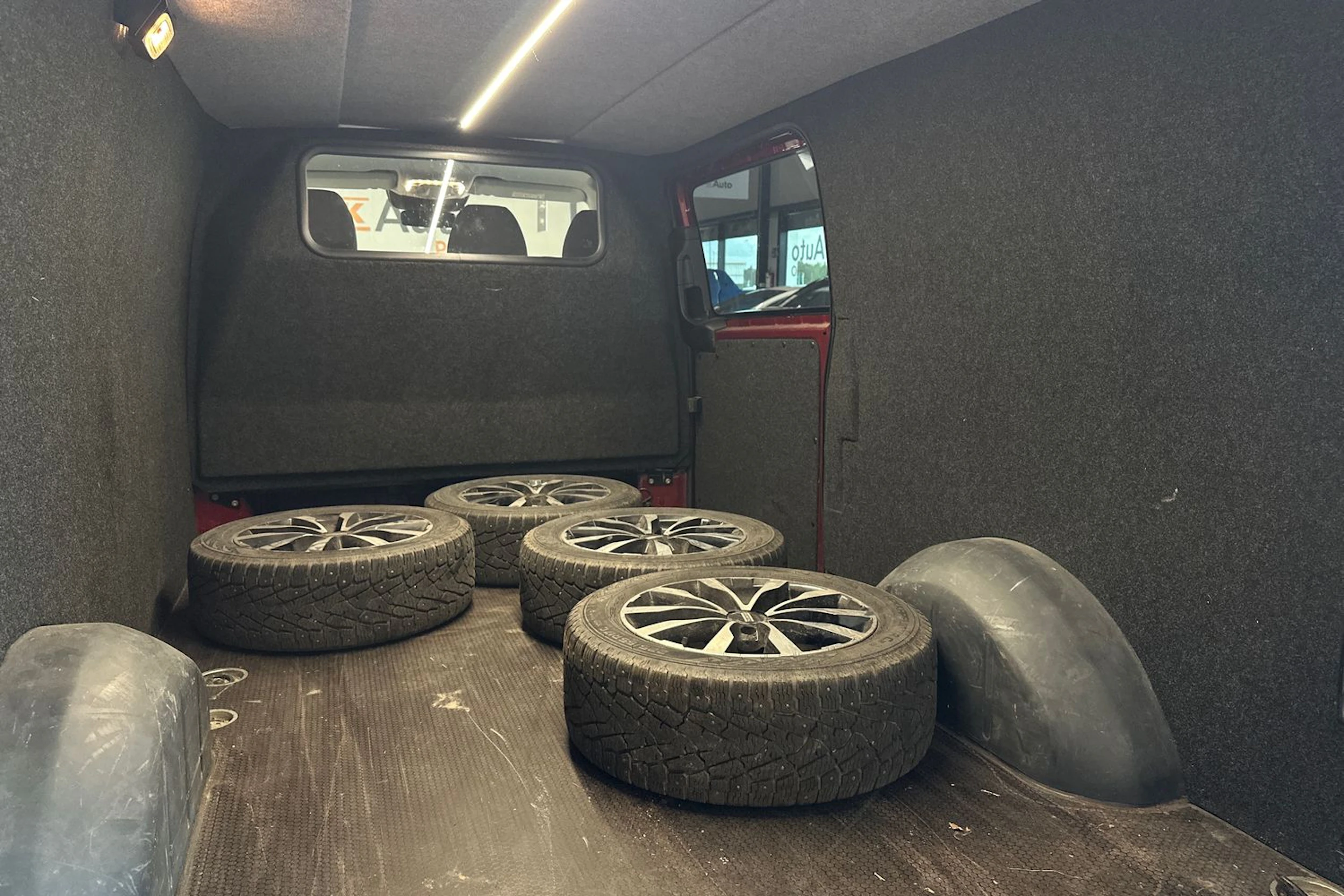 punainen Mercedes-Benz Vito 2020 kuva 6.