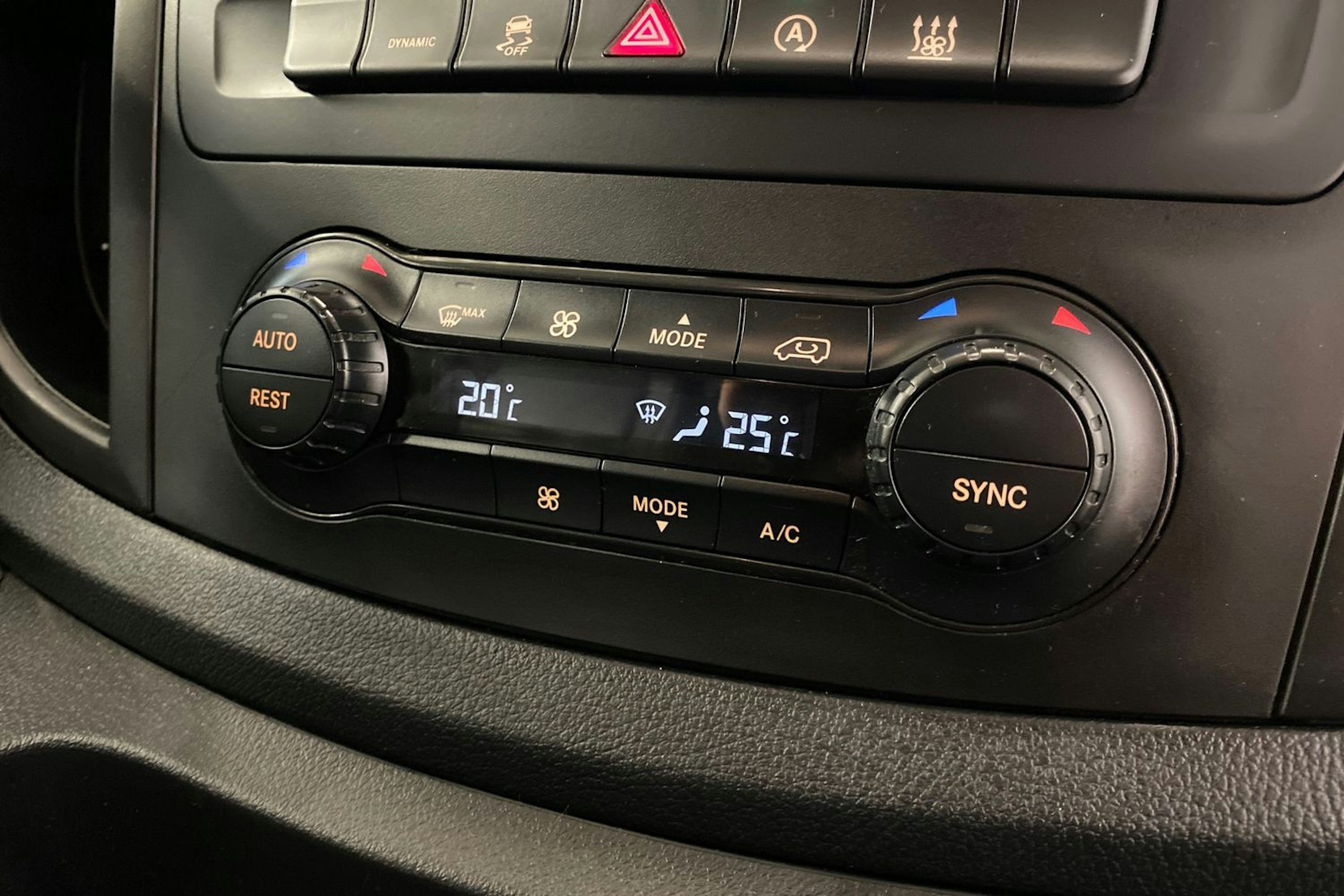 vihreä Mercedes-Benz Vito 2021 kuva 21.