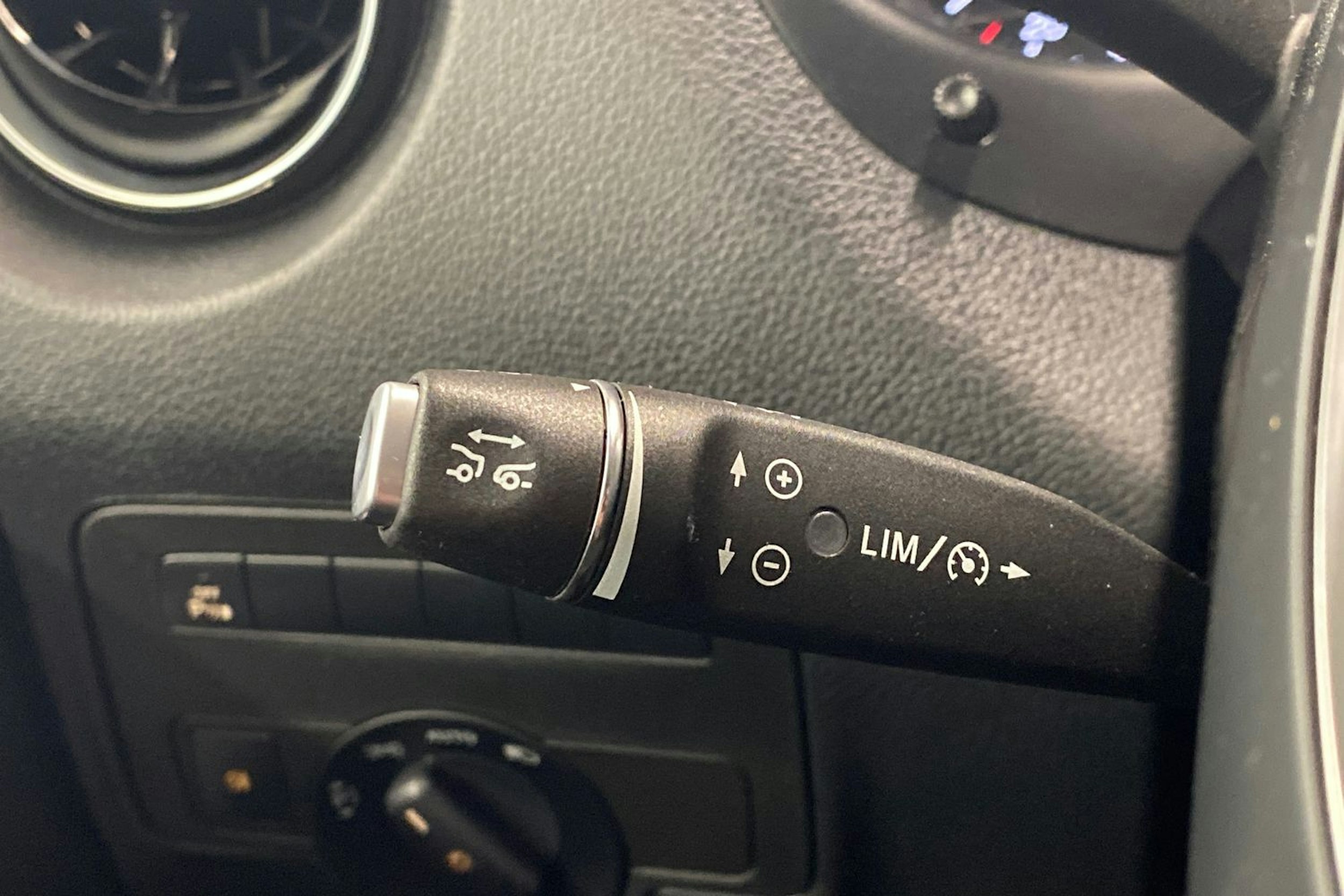 vihreä Mercedes-Benz Vito 2021 kuva 22.