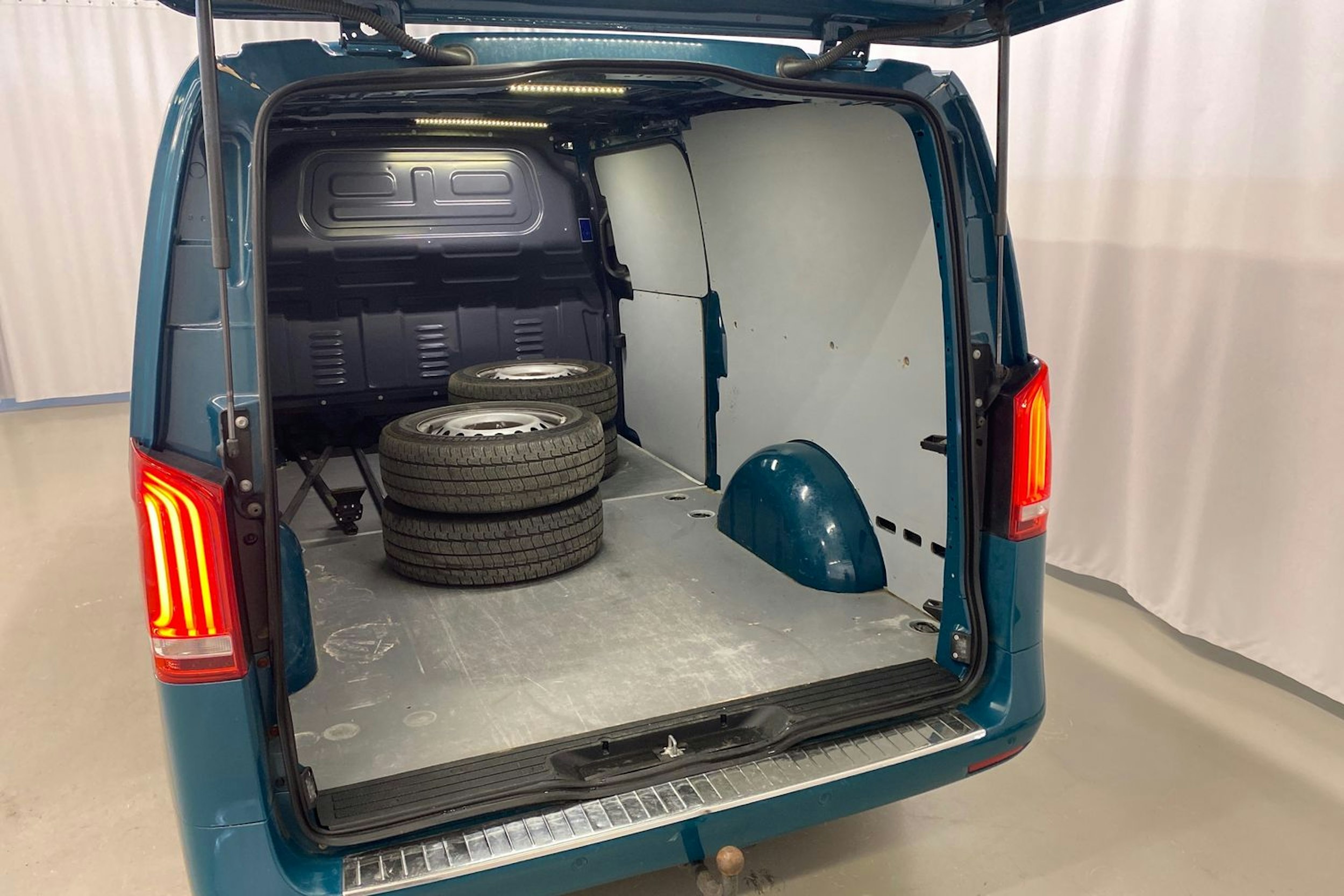 vihreä Mercedes-Benz Vito 2021 kuva 25.