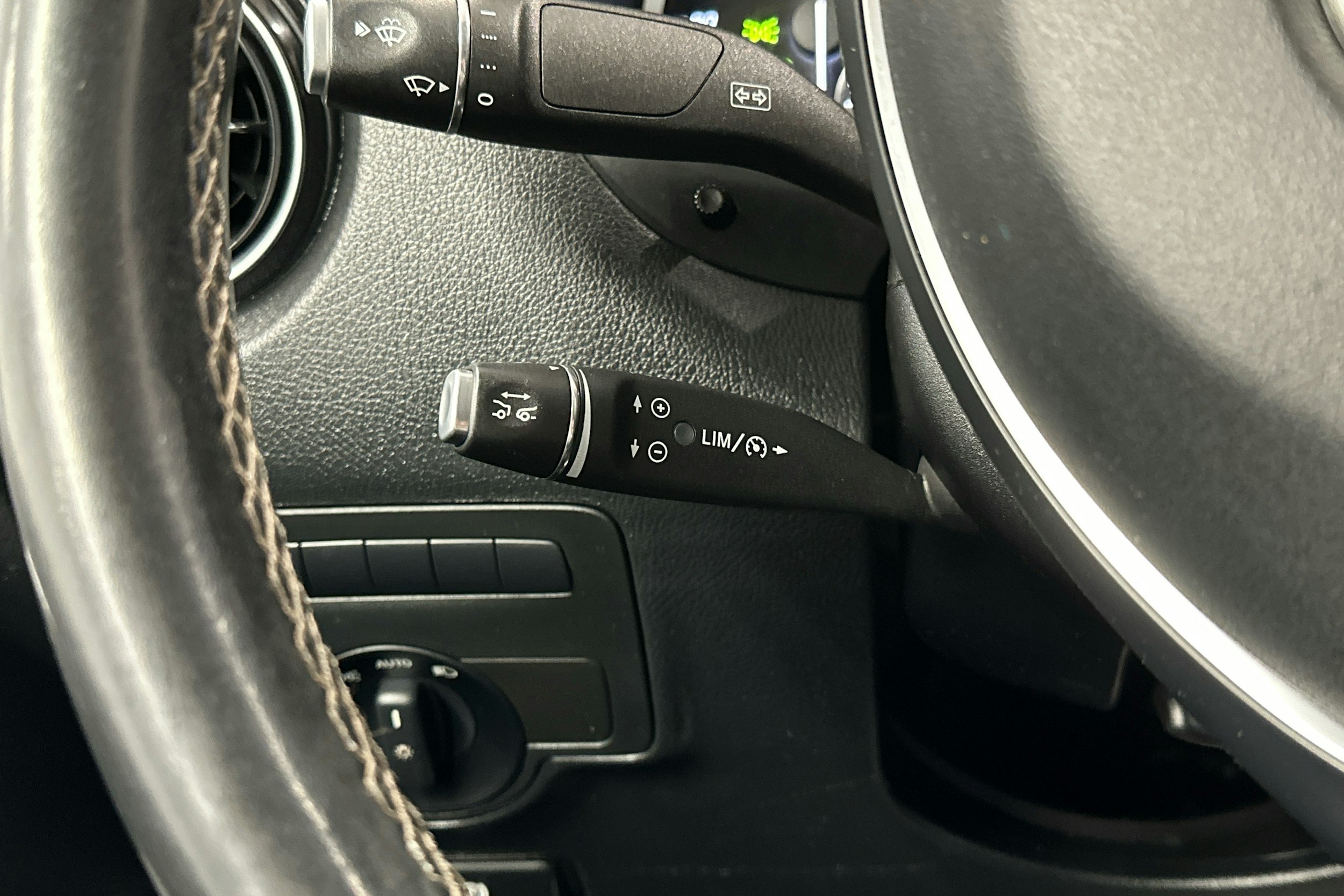 vihreä Mercedes-Benz Vito 2021 kuva 8.