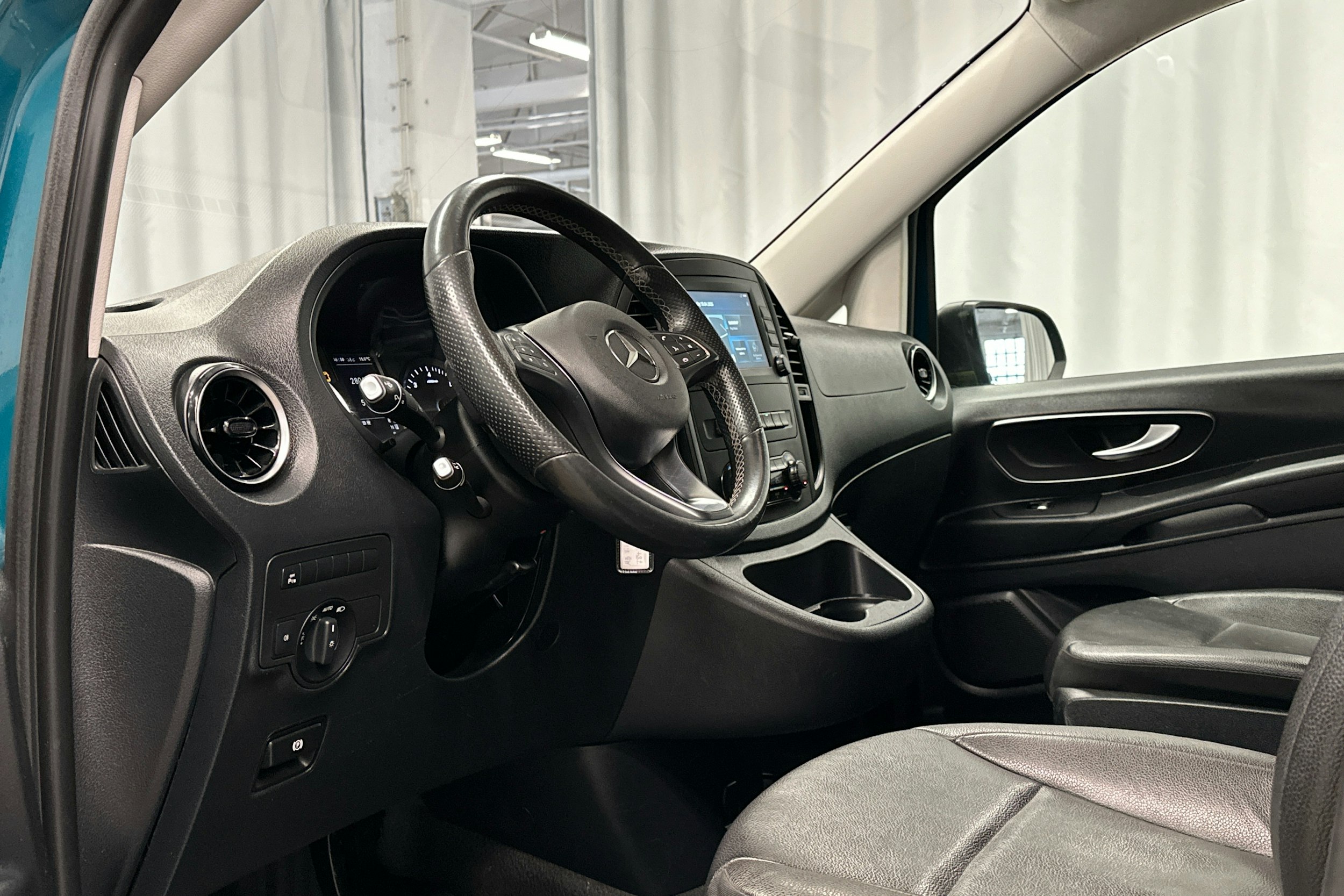 vihreä Mercedes-Benz Vito 2021 kuva 9.