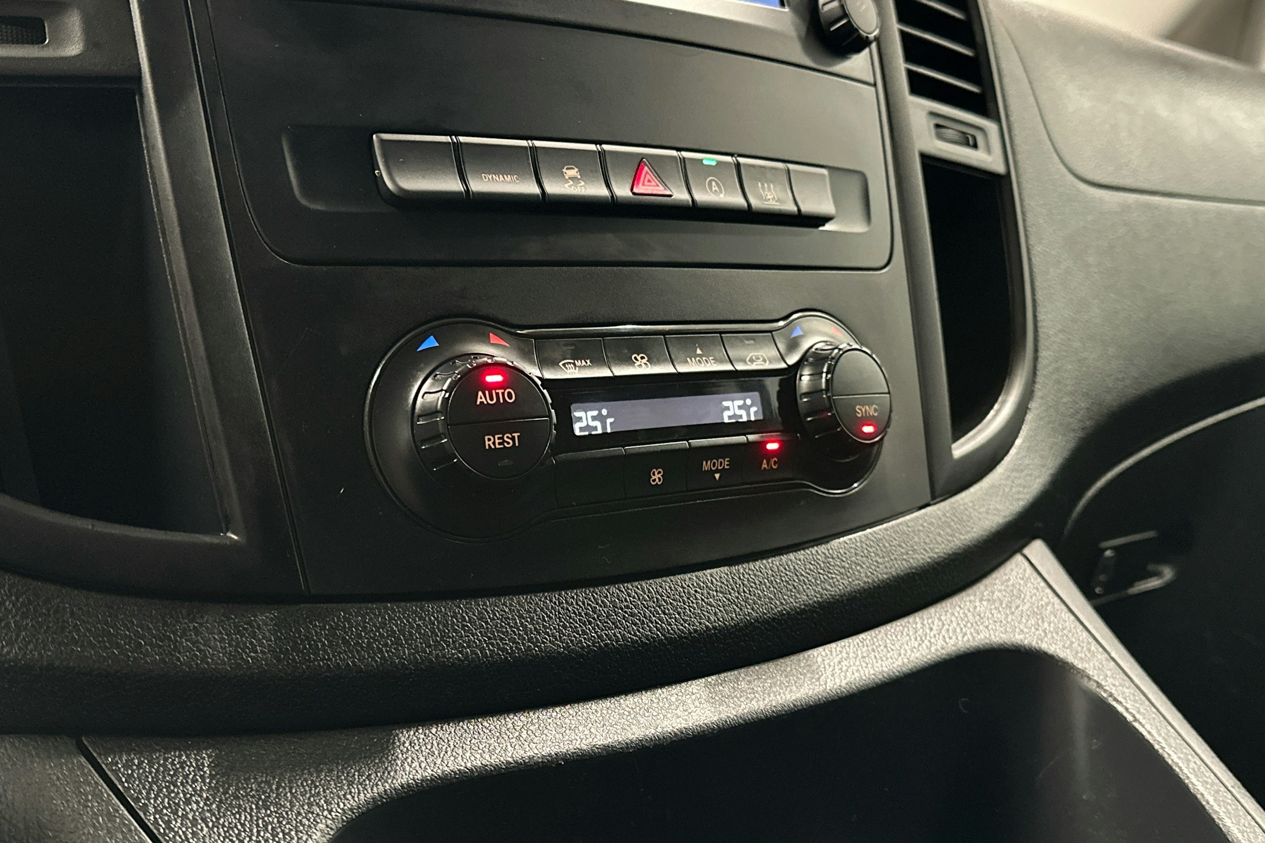 vihreä Mercedes-Benz Vito 2021 kuva 15.