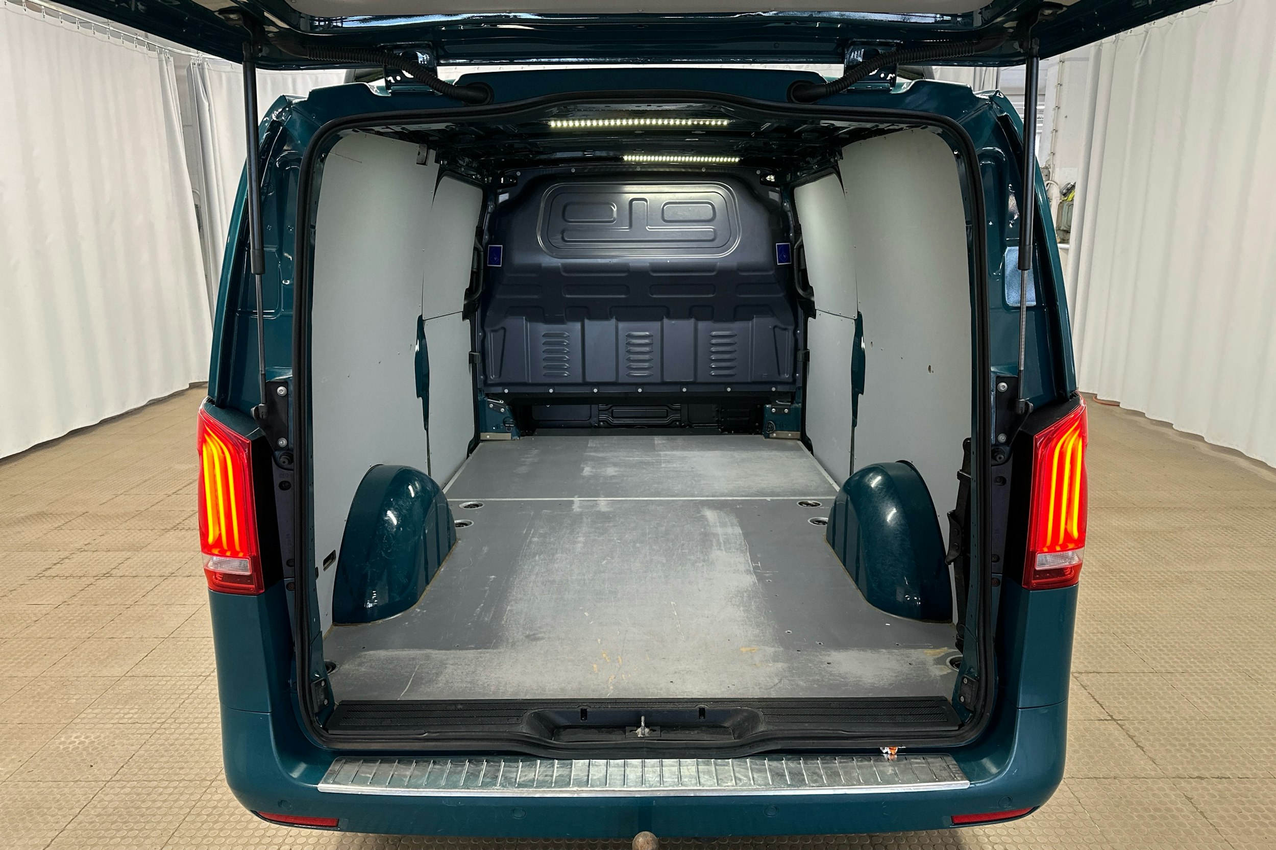 vihreä Mercedes-Benz Vito 2021 kuva 19.