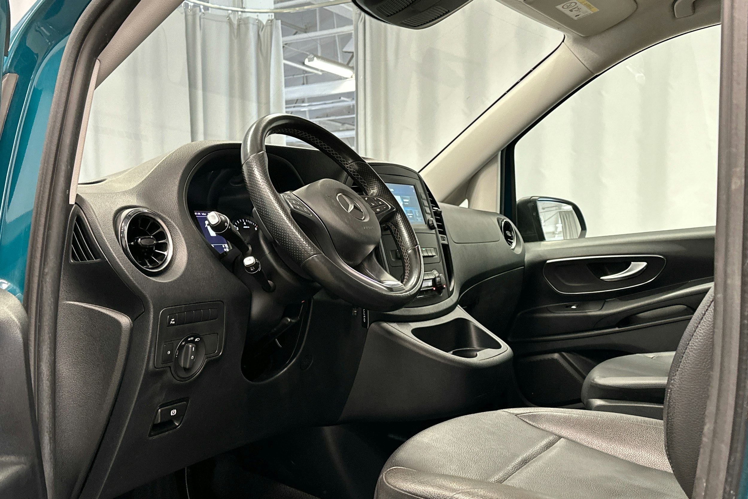 vihreä Mercedes-Benz Vito 2021 kuva 9.
