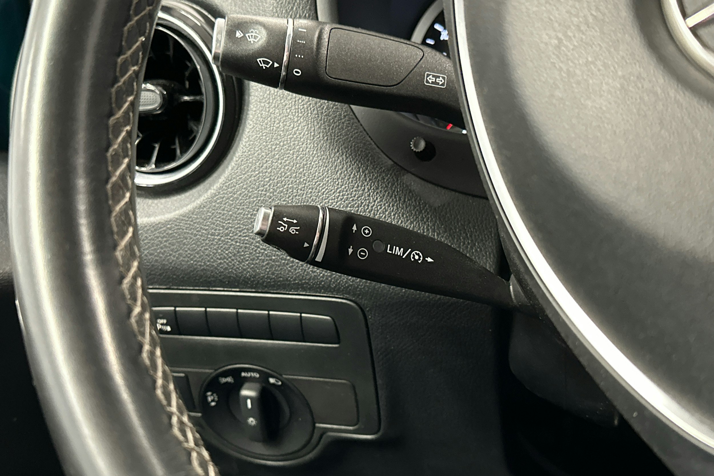 vihreä Mercedes-Benz Vito 2021 kuva 10.