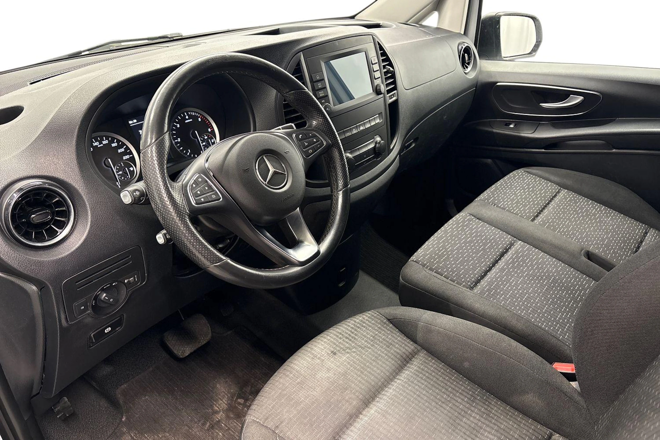 valkoinen Mercedes-Benz Vito 2021 kuva 6.