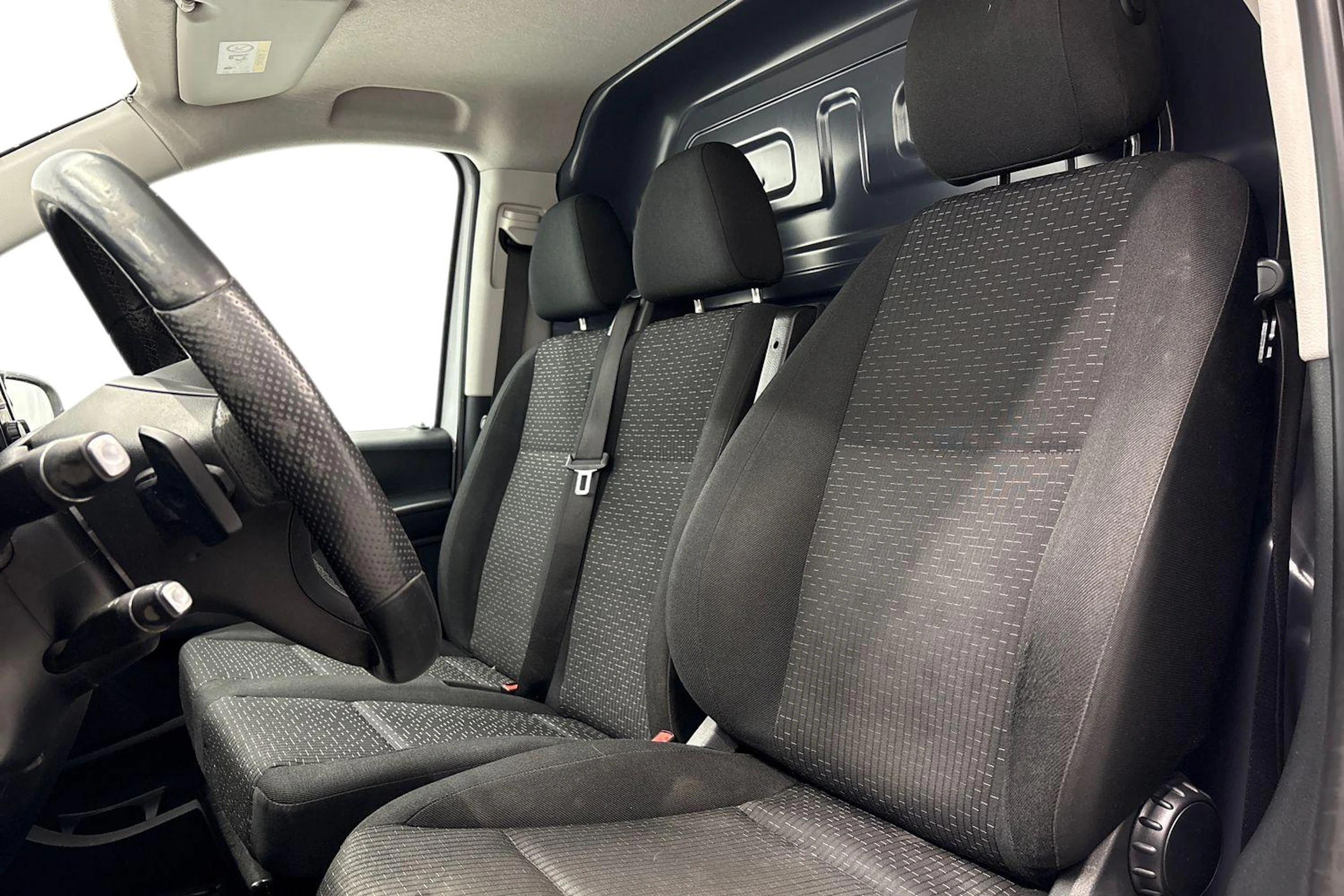 valkoinen Mercedes-Benz Vito 2021 kuva 8.